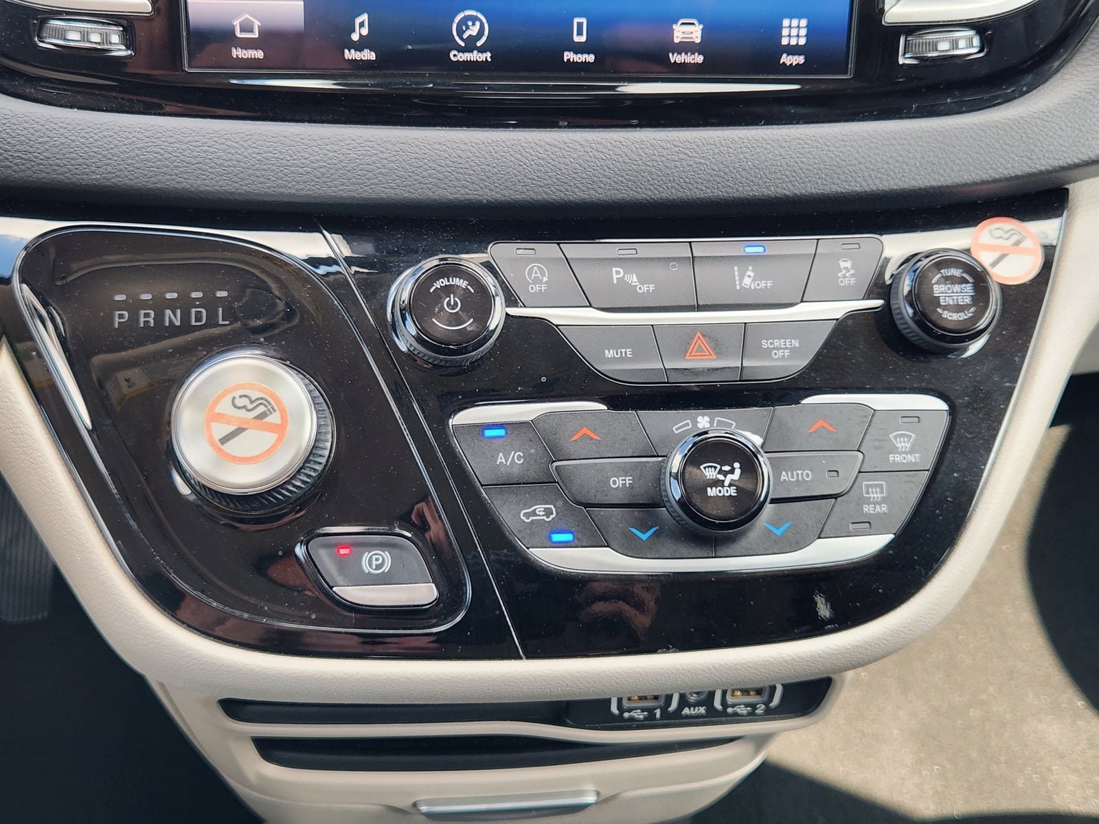 Used 2023 Silver Mist Chrysler Touring L image 26