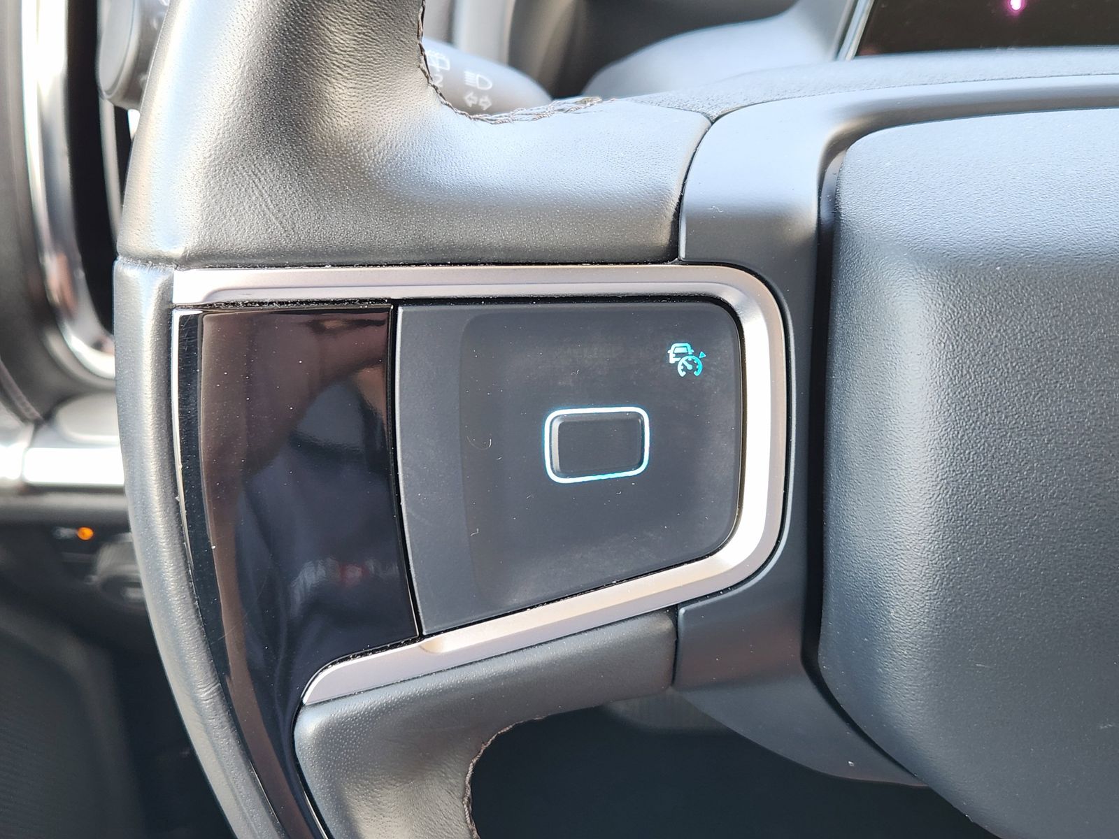 Used 2025 Gray Metallic Ford Platinum image 41