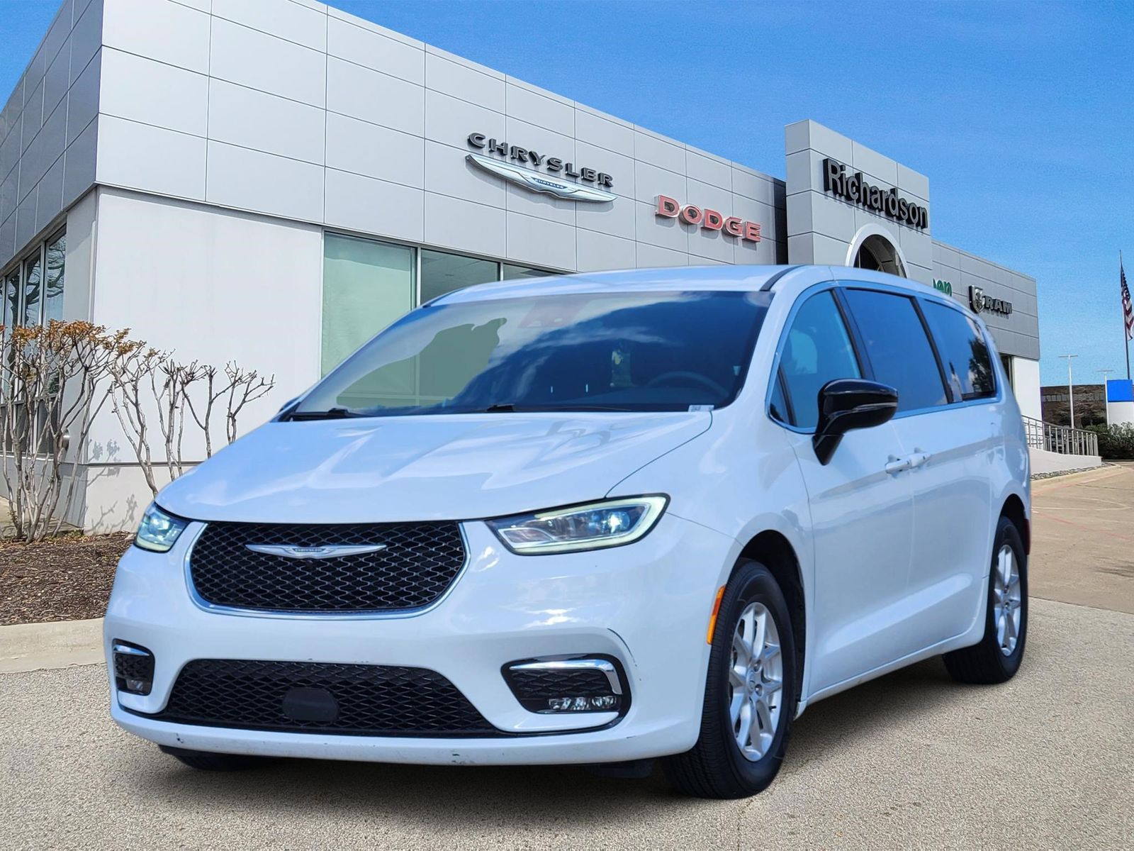 Used 2026 Bright White Chrysler Select image 2
