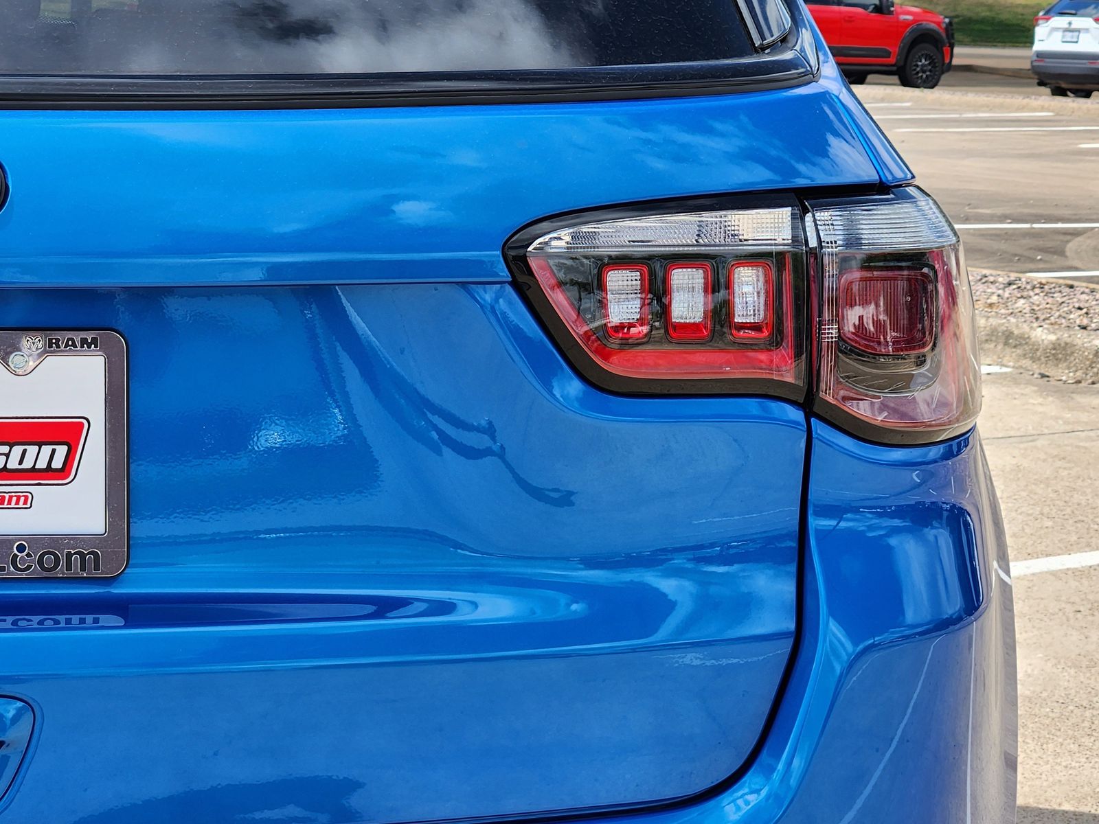 New 2026 Hydro Blue Pearlcoat Jeep LATITUDE ALTITUDE 4X4 image 16