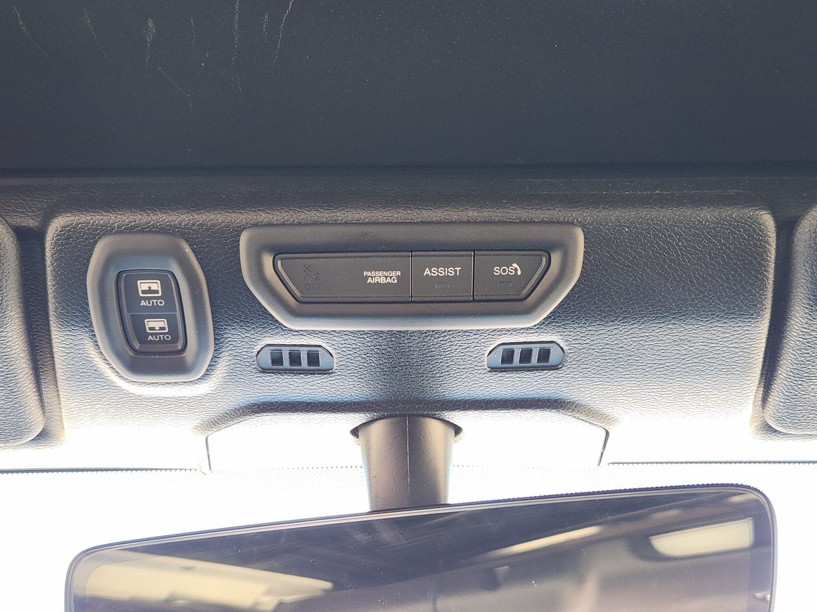 Used 2022 Bright White Jeep Unlimited Sahara image 33