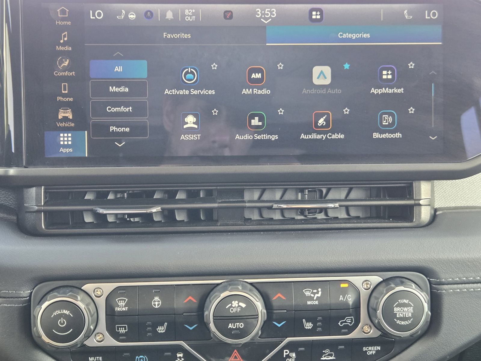 Used 2025 Granite Crystal Jeep Sahara image 23