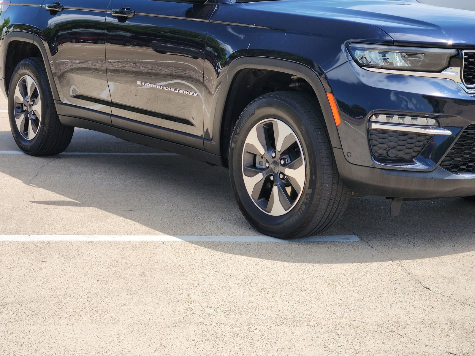 Used 2023 Midnight Sky Jeep Base image 11