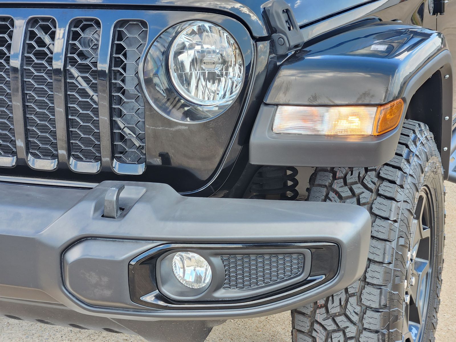 Used 2022 Black Jeep Sport image 10