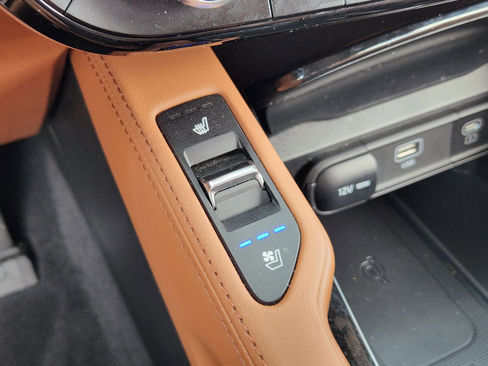 Used 2025 Glacial White Pearl Kia EX image 29