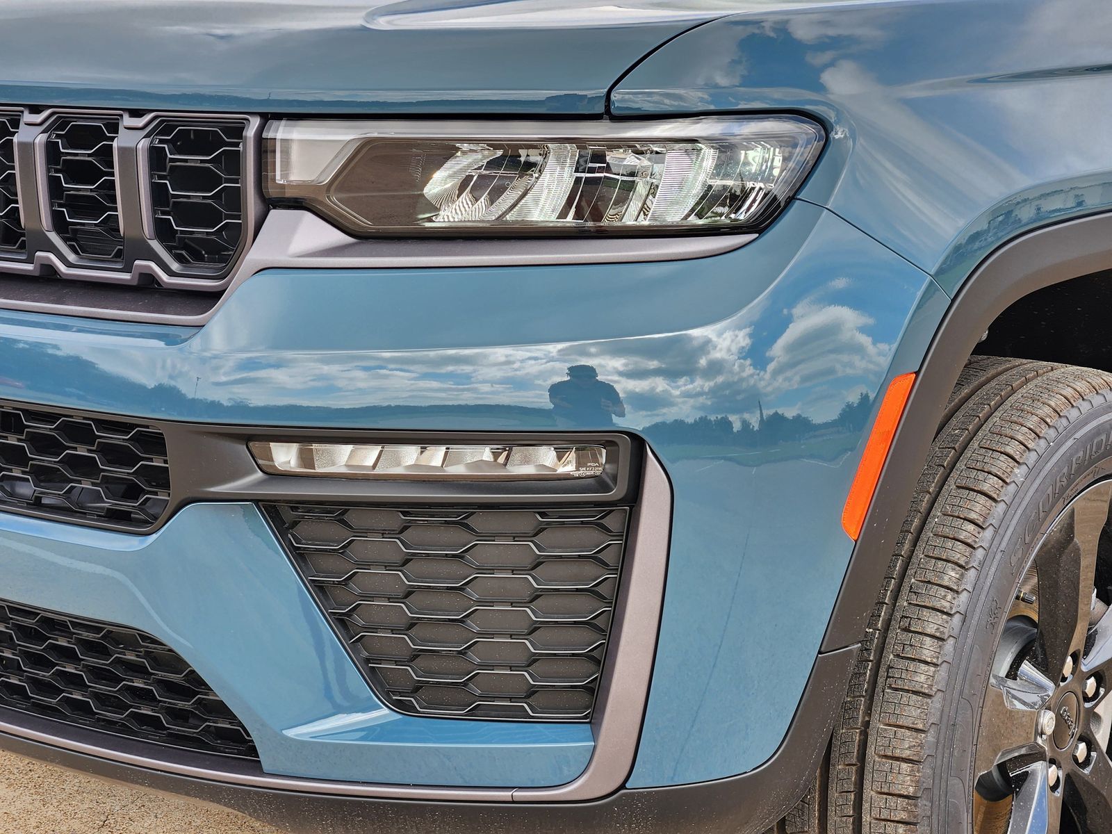 New 2026 Steel Blue Jeep L LIMITED 4X2 image 10