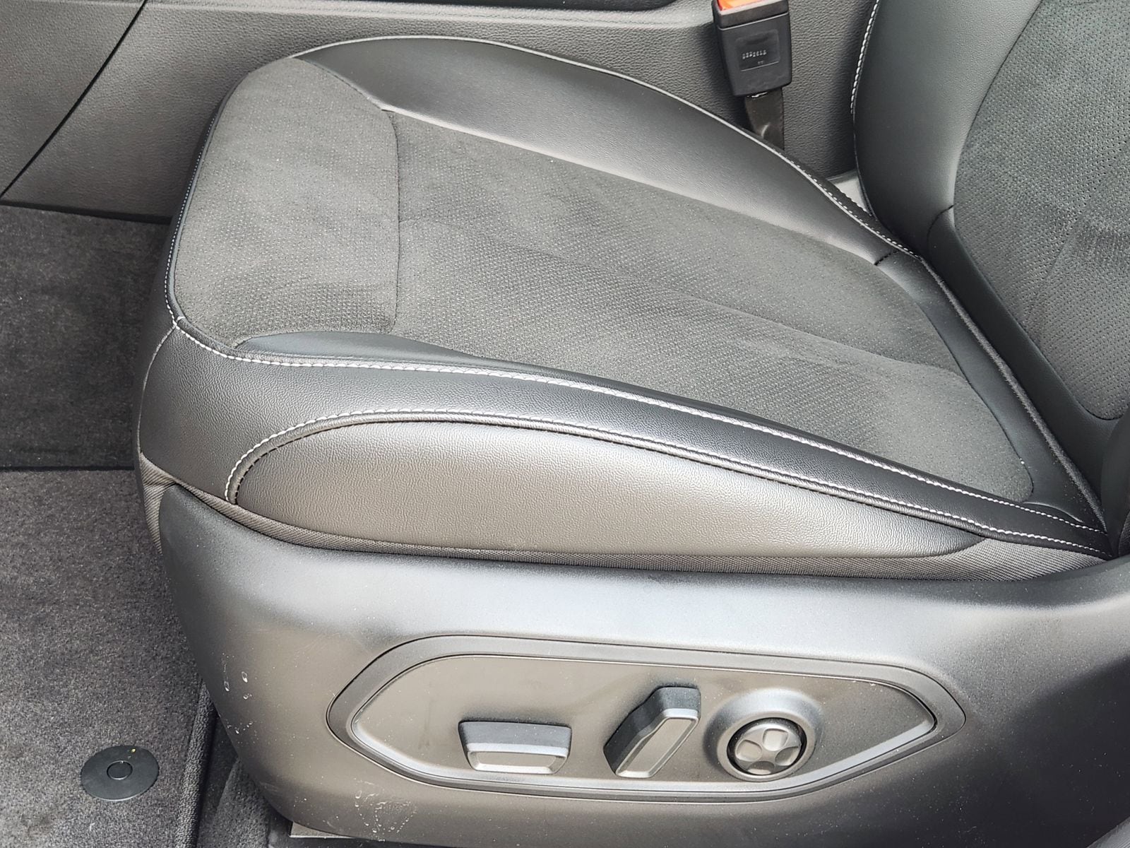 New 2026 Bright White Jeep L LAREDO ALTITUDE 4X2 image 31