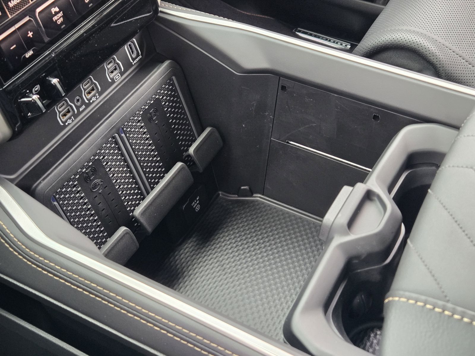 New 2026 Diamond Black Crystal Pearlcoat Ram TUNGSTEN CREW CAB 4X4 image 20