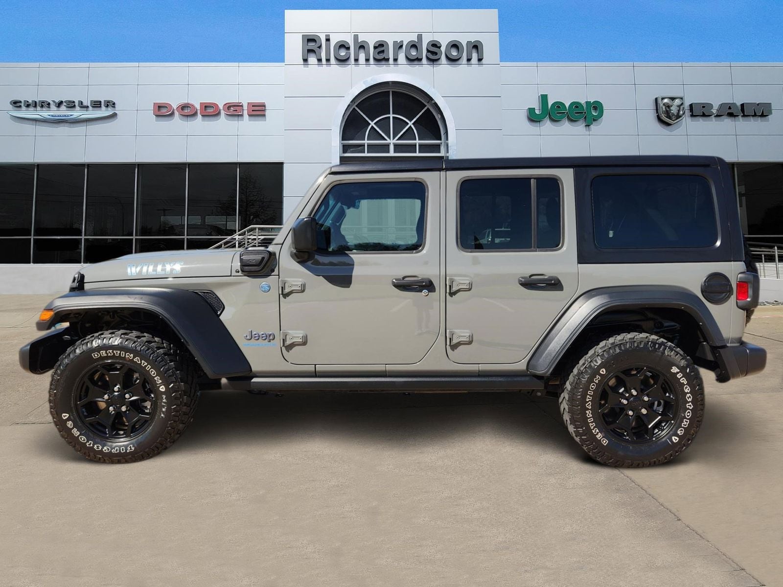 Used 2023 Sting-Gray Clearcoat Jeep  image 3