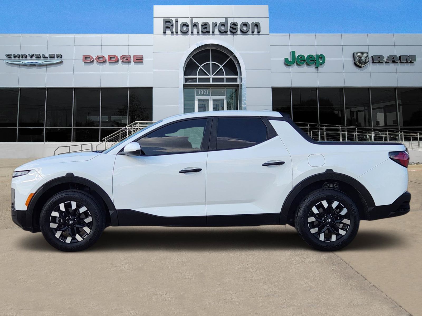 Used 2025 Atlas White Hyundai SE image 3