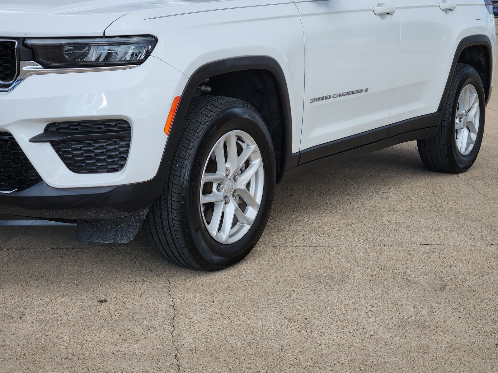 Used 2024 Bright White Clearcoat Jeep Laredo image 12