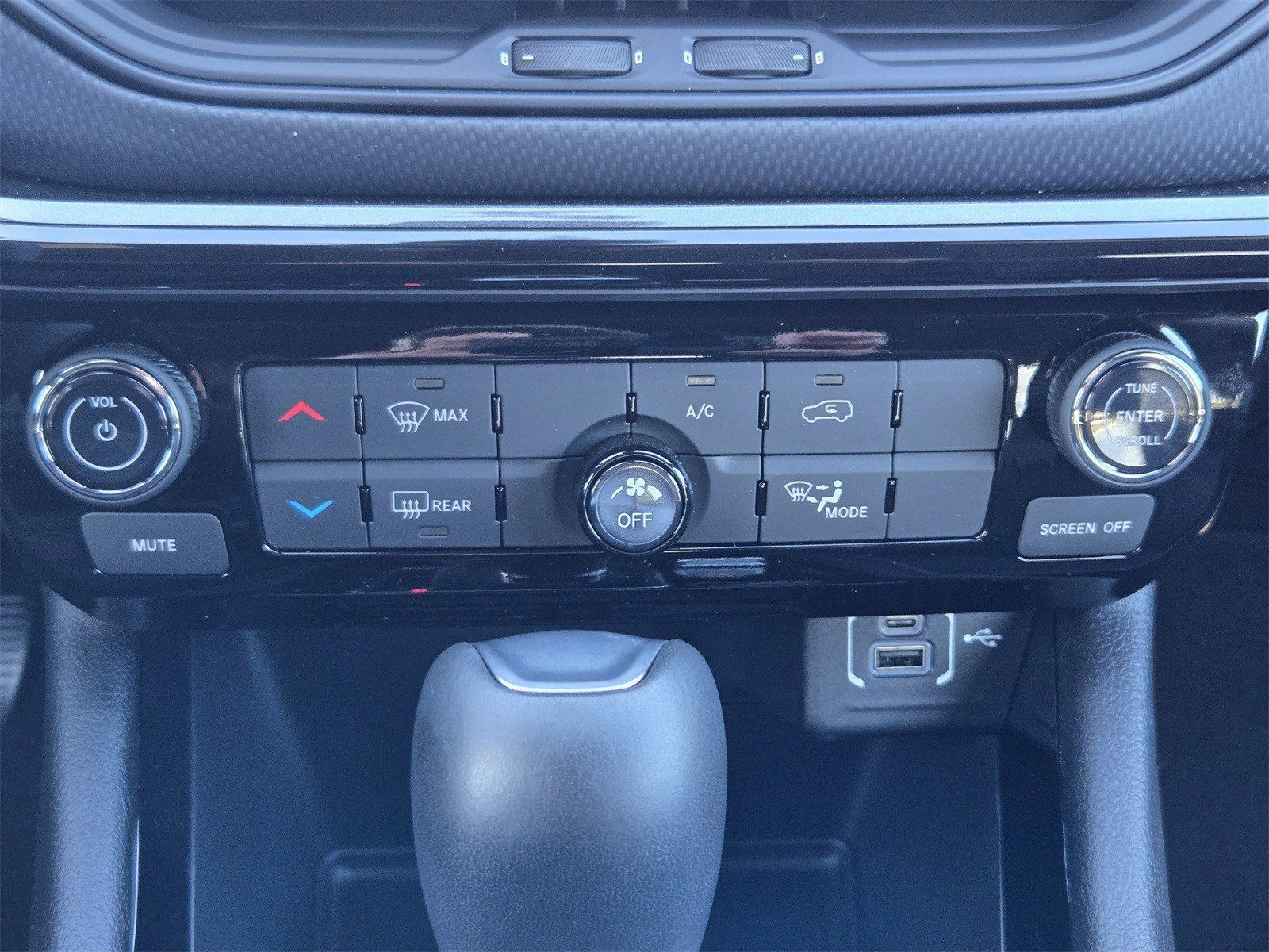 New 2026 Hydro Blue Pearlcoat Jeep LATITUDE ALTITUDE 4X4 image 21