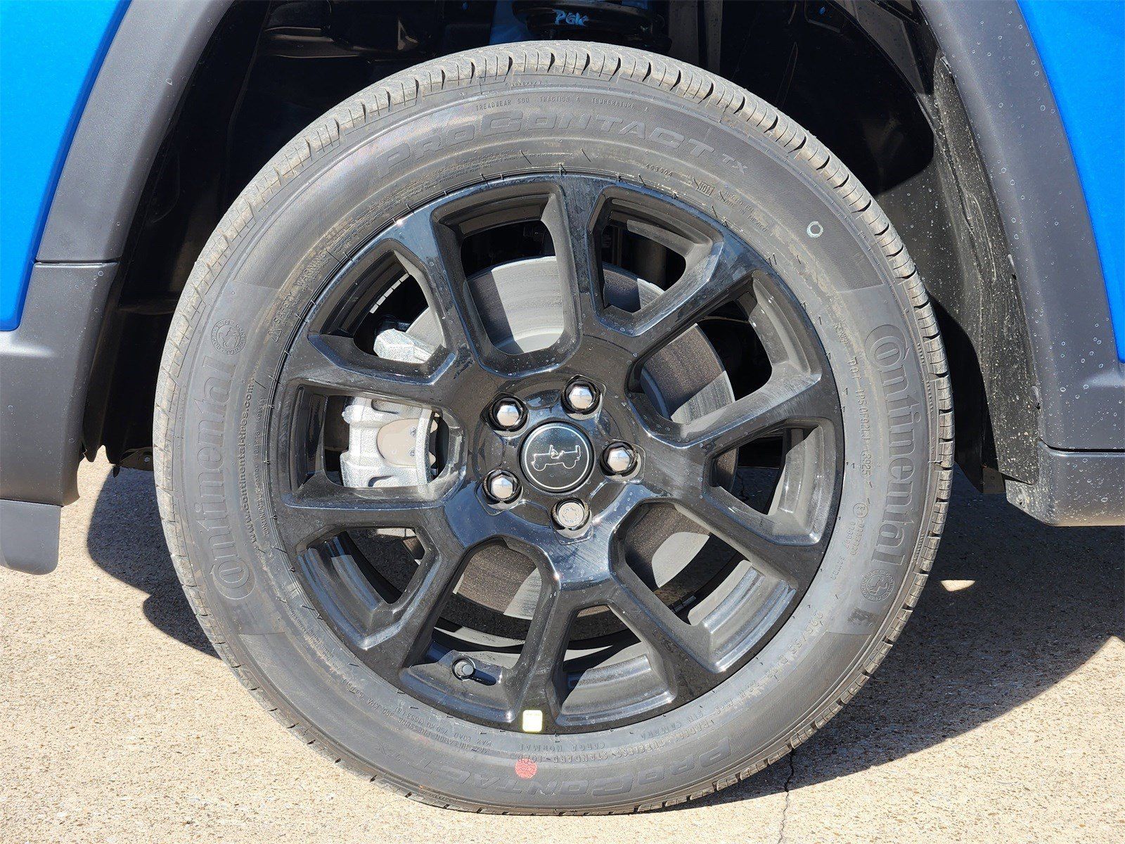 New 2026 Hydro Blue Pearlcoat Jeep LATITUDE ALTITUDE 4X4 image 10