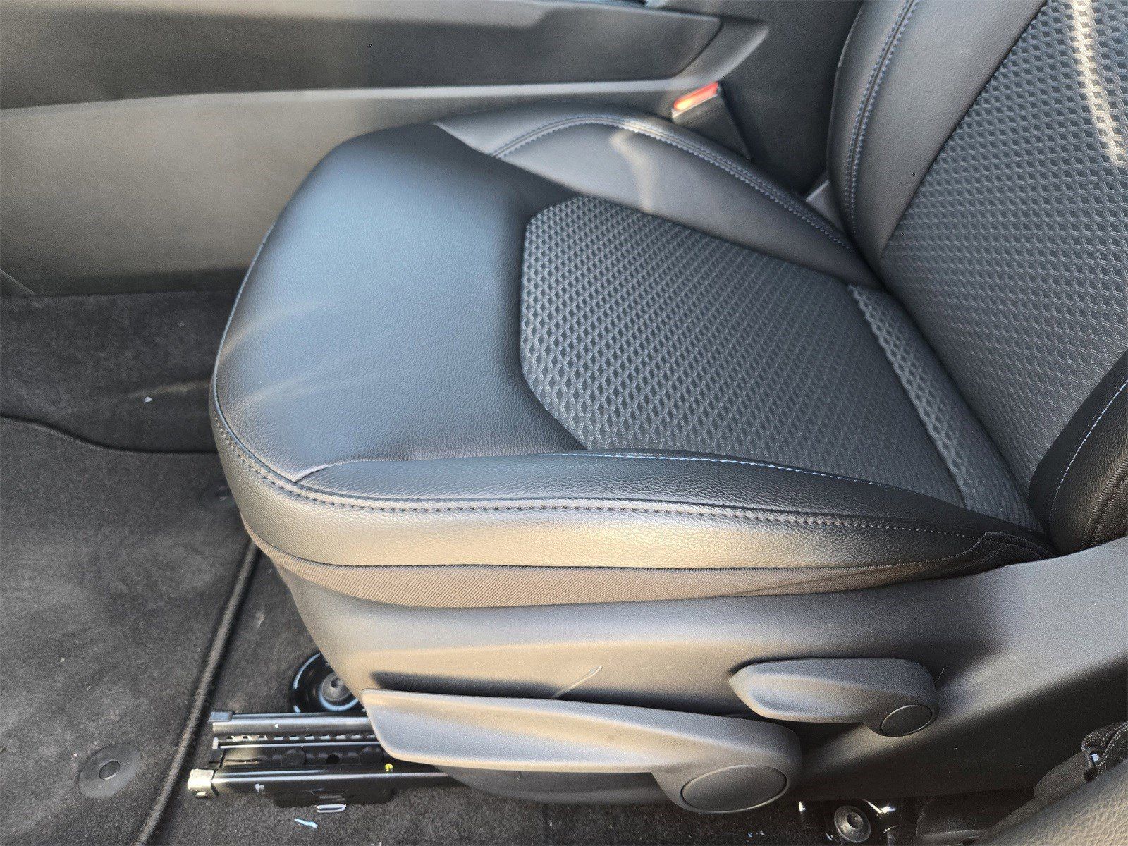 New 2026 Bright White Jeep LATITUDE ALTITUDE 4X4 image 23