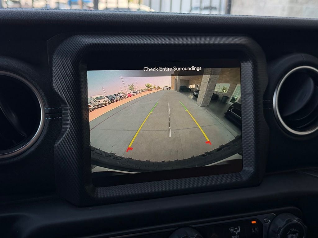 Used 2022 Granite Crystal Jeep Rubicon image 5