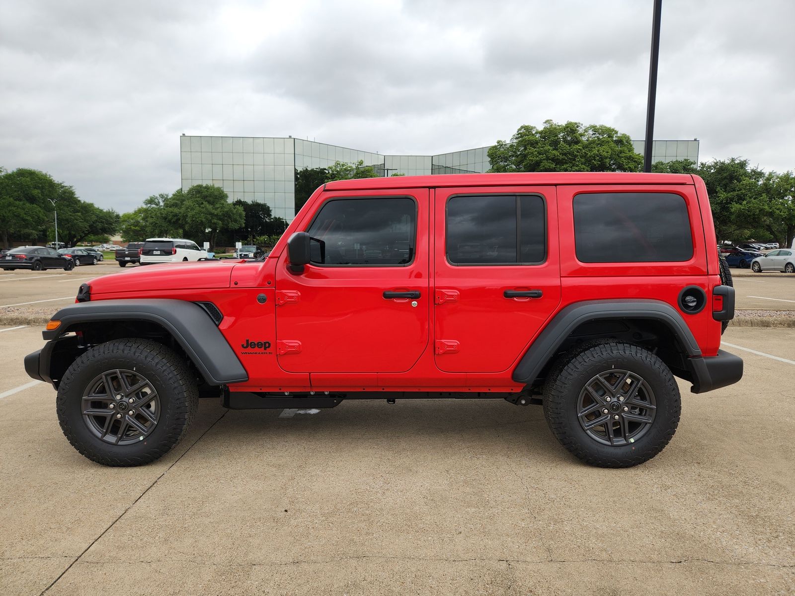 View vehicle photo 3