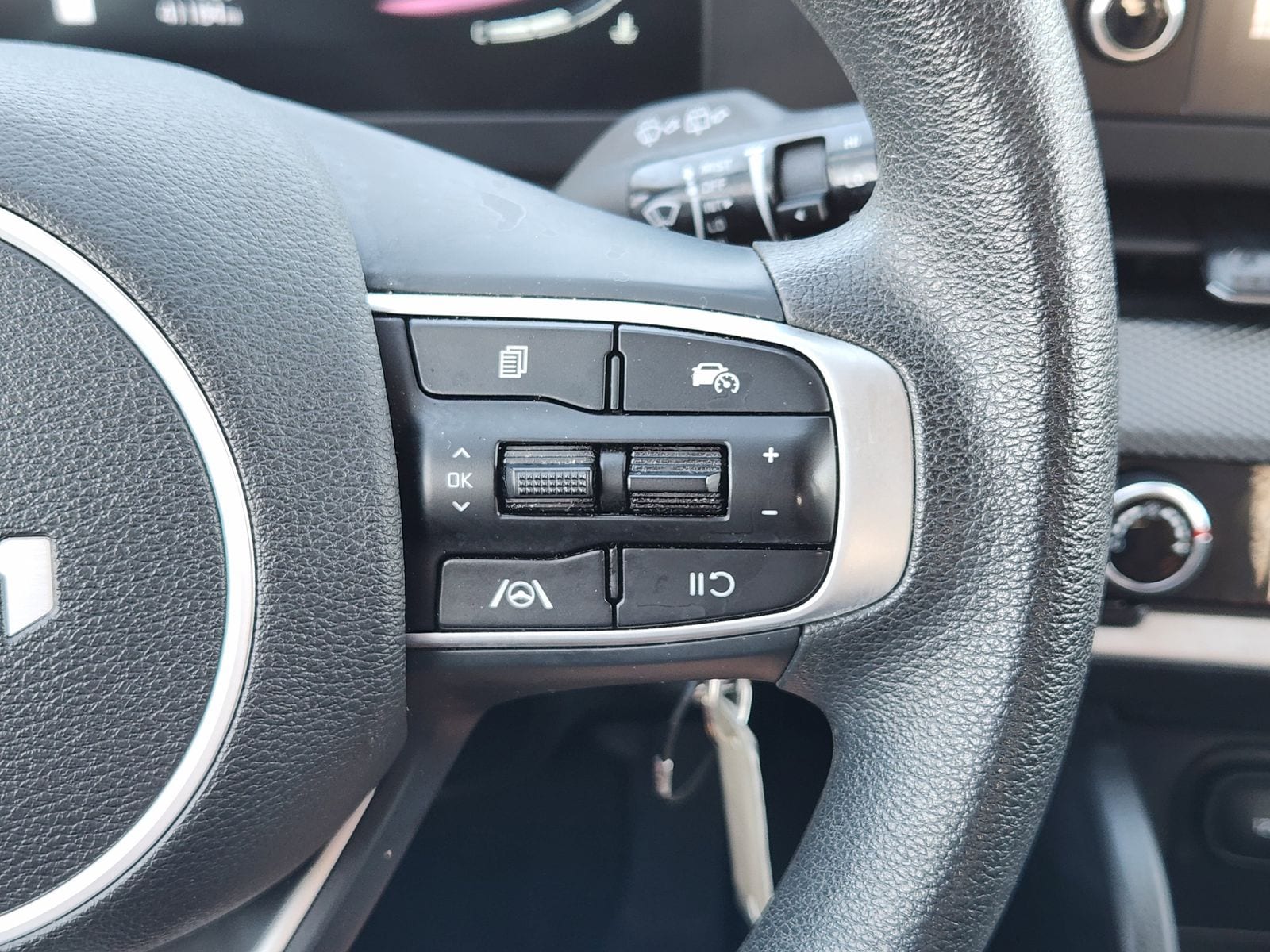 Used 2024 Snow White Pearl Kia LX image 37