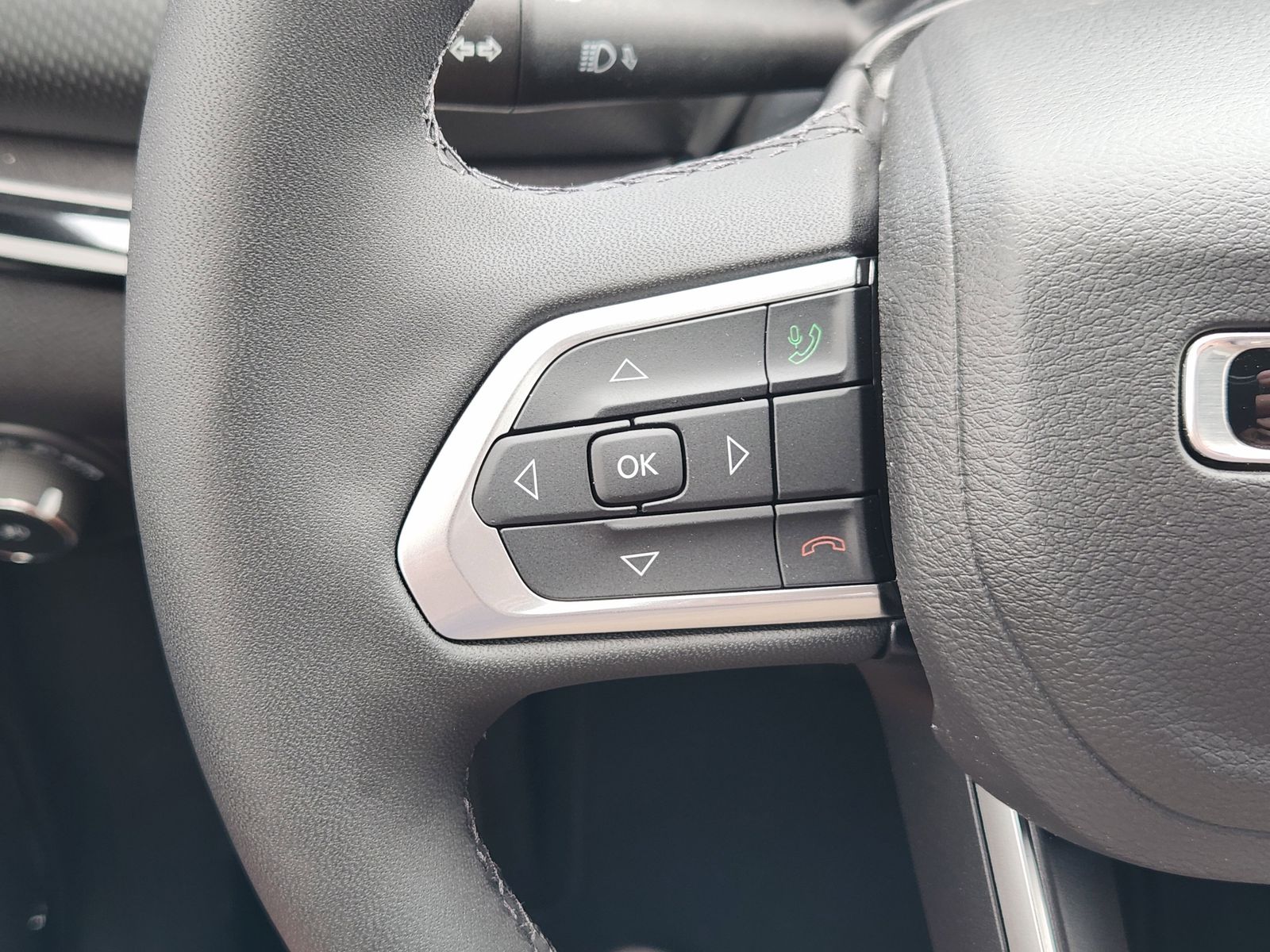 New 2026 Red Hot Pearlcoat Jeep LATITUDE ALTITUDE 4X4 image 35