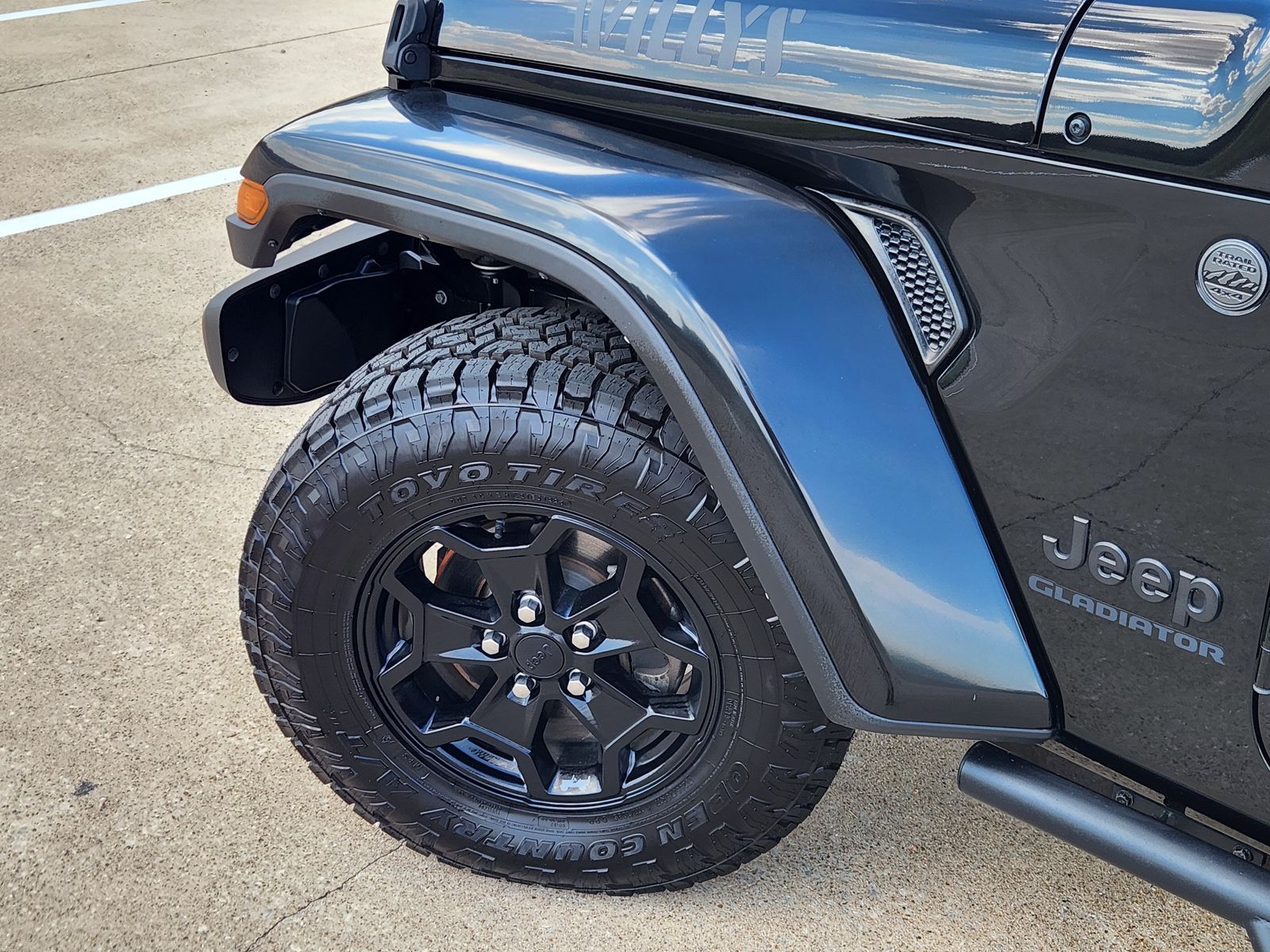 Used 2022 Black Jeep Sport image 17