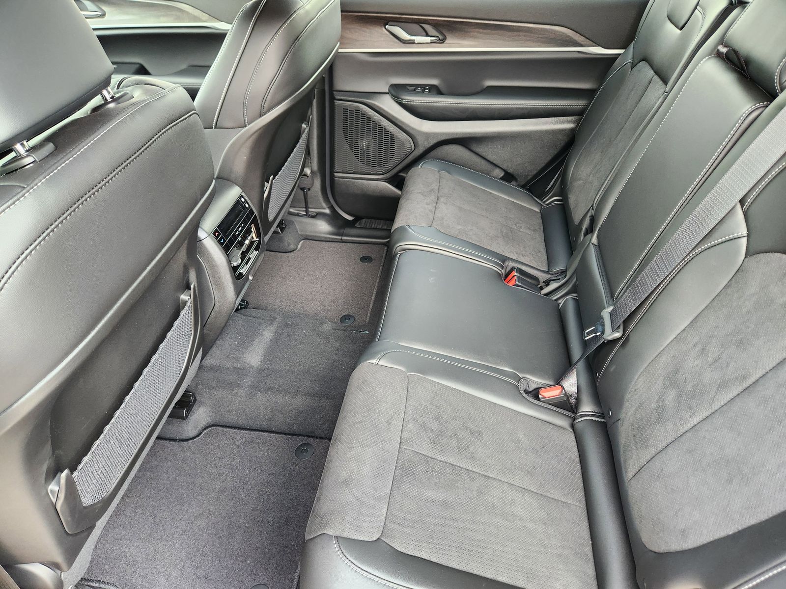 New 2026 Bright White Jeep L LAREDO ALTITUDE 4X2 image 39