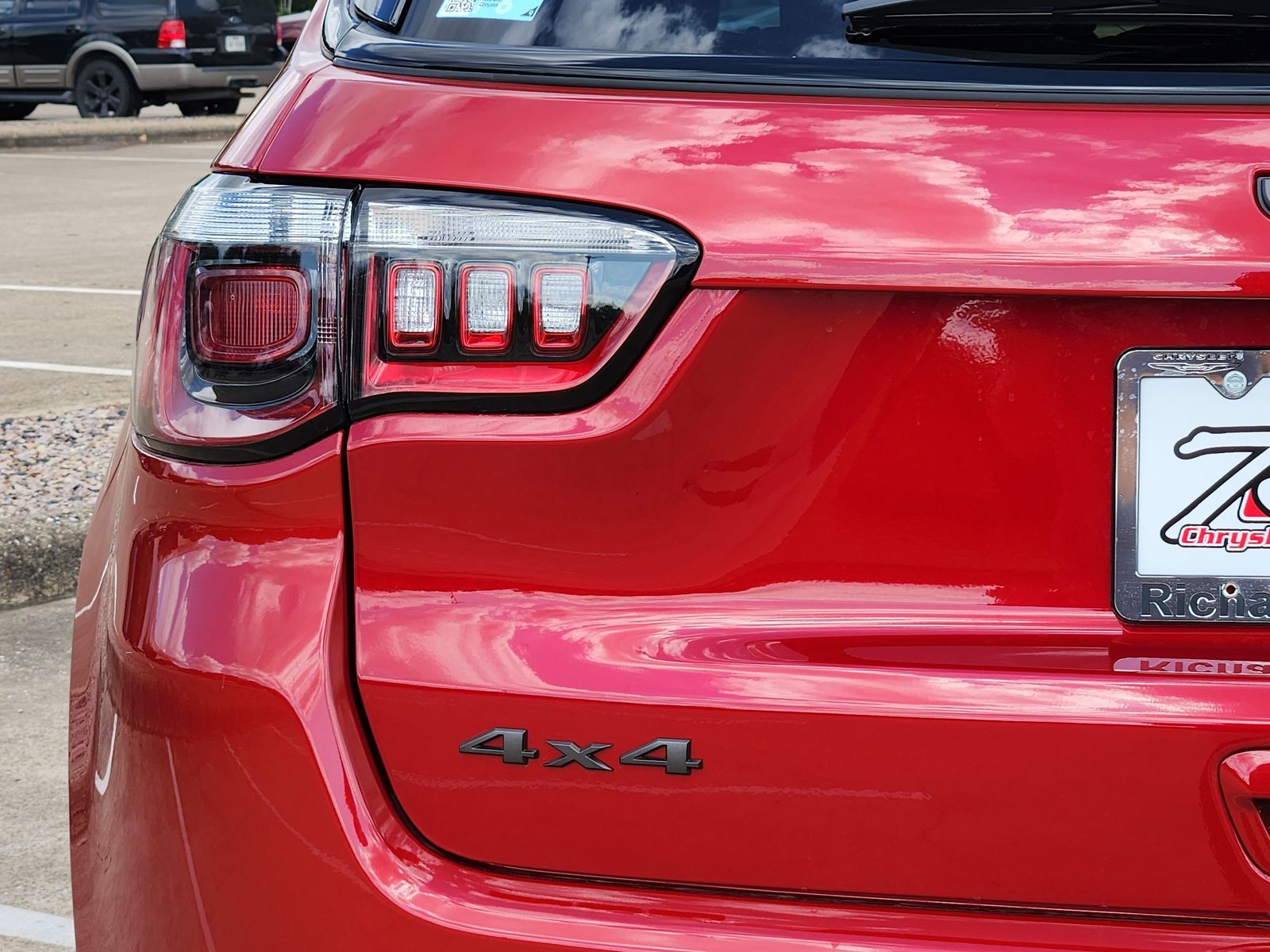 New 2026 Red Hot Pearlcoat Jeep LATITUDE ALTITUDE 4X4 image 15