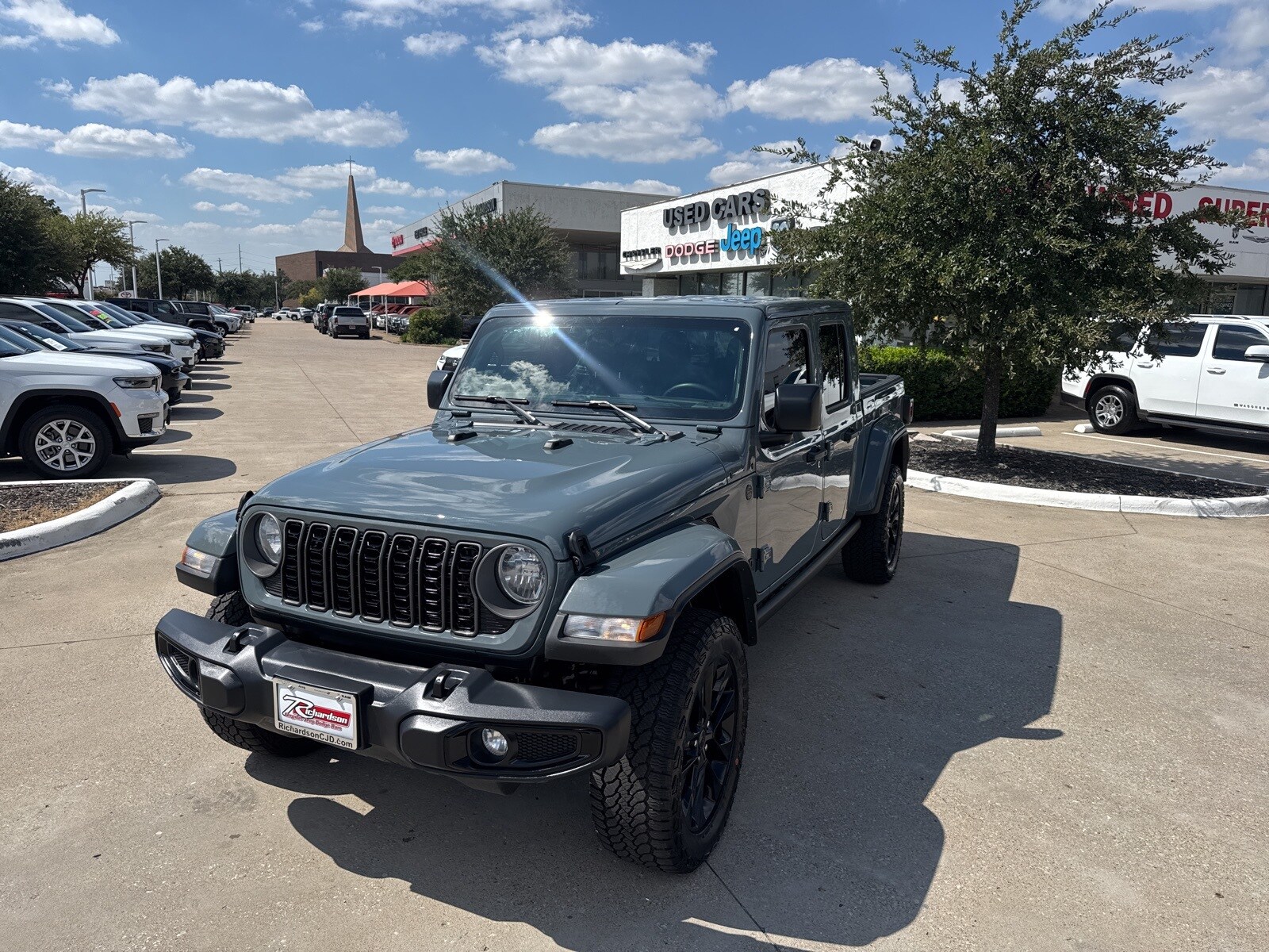 2025 Jeep Gladiator Sport photo 2