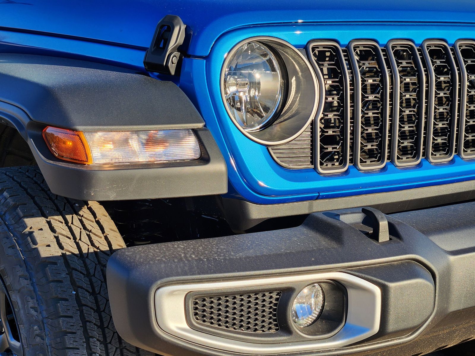 New 2026 Hydro Blue Pearlcoat Jeep SPORT 4X4 image 9