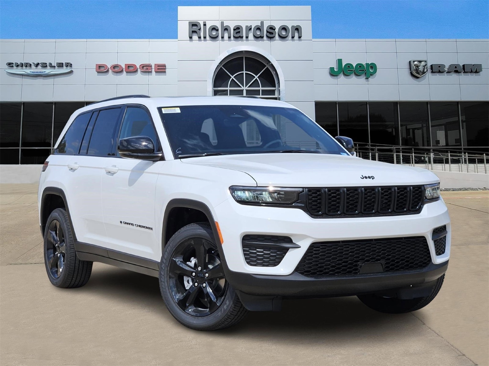 2025 Jeep Grand Cherokee Altitude's photo