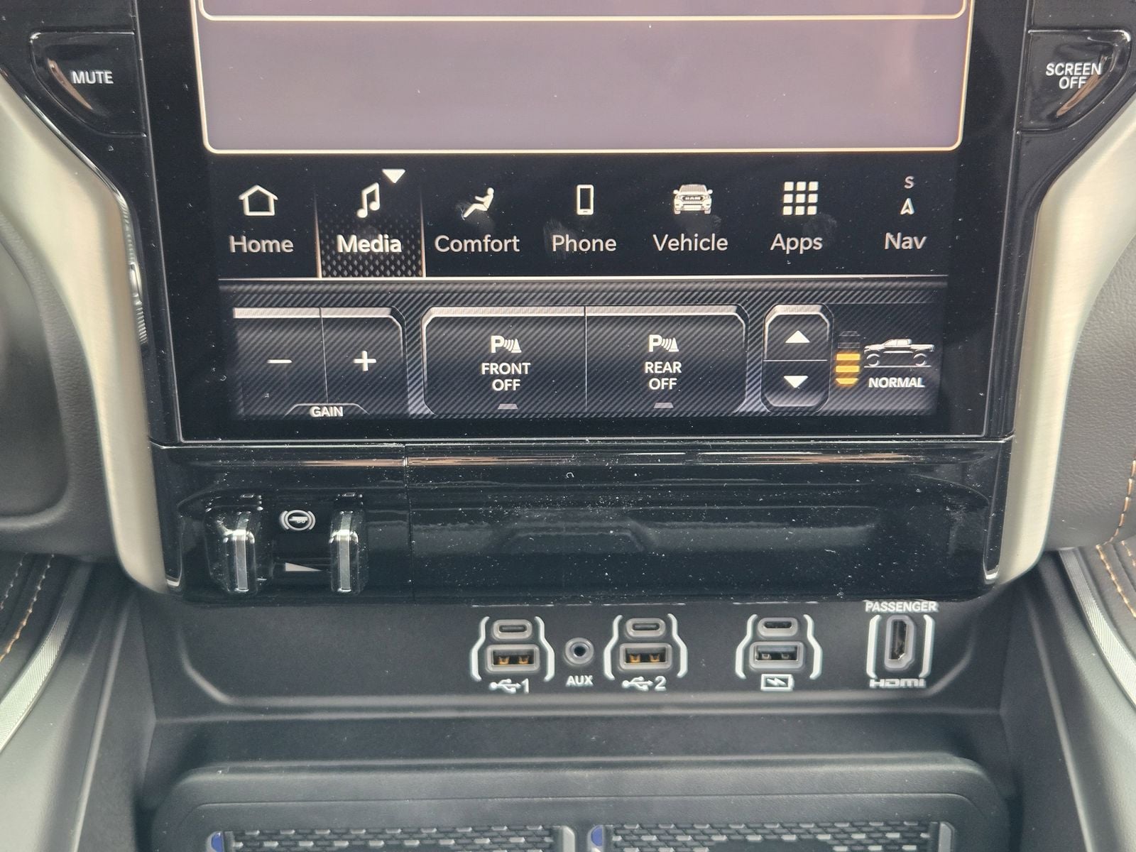 New 2026 Diamond Black Crystal Pearlcoat Ram TUNGSTEN CREW CAB 4X4 image 19