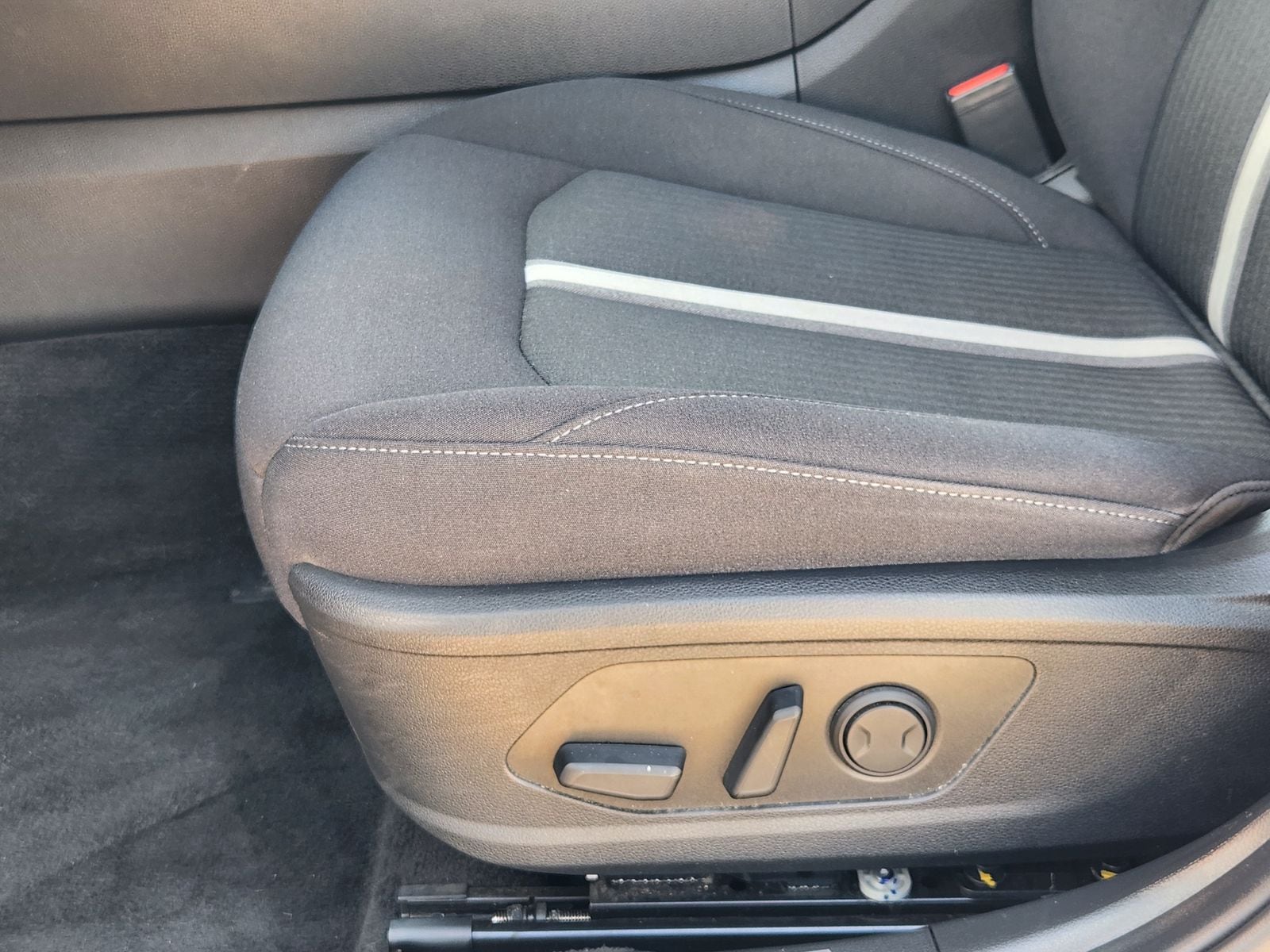 Used 2025 Serenity White Hyundai SEL image 34
