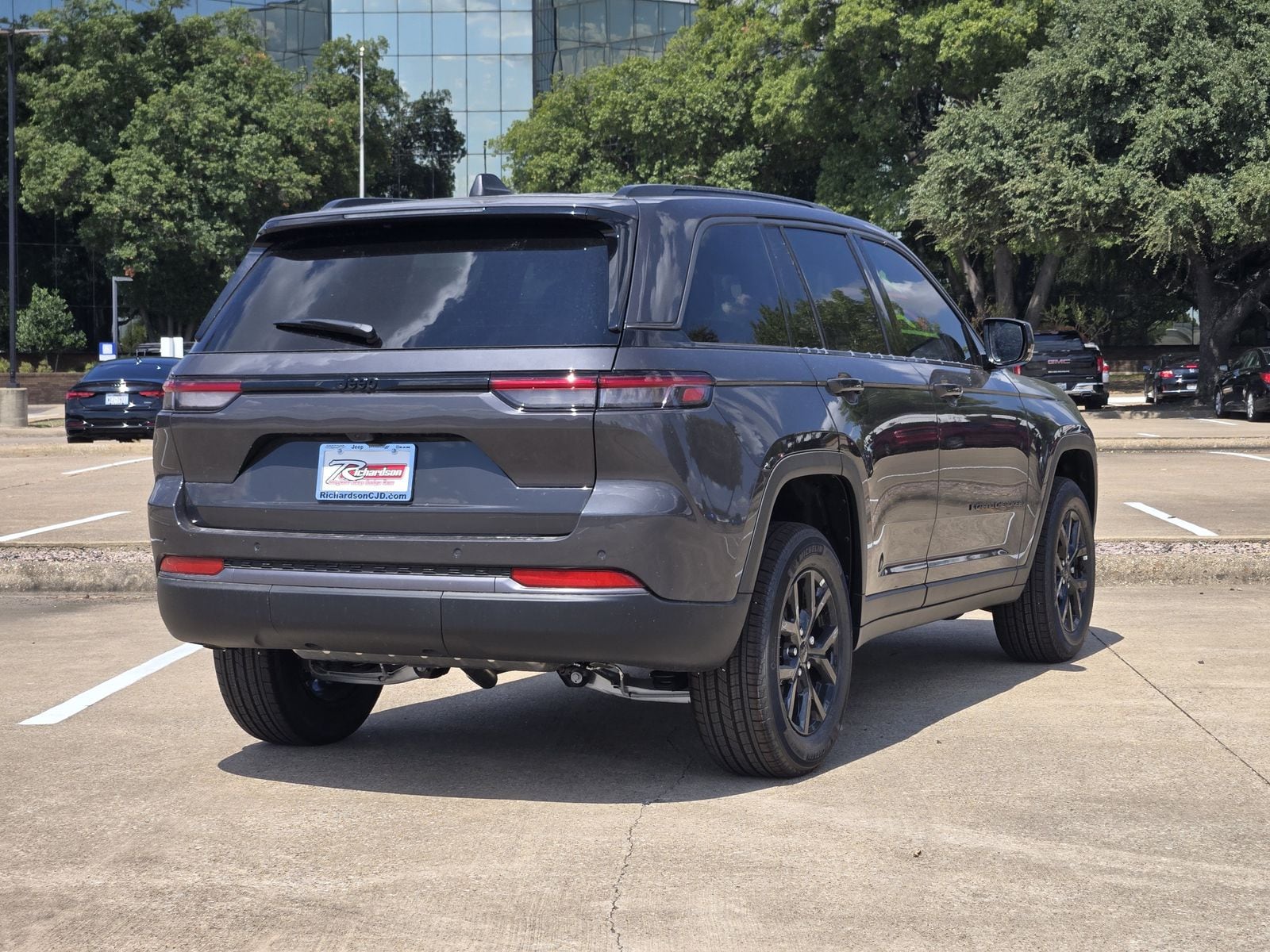 New 2026 Baltic Gray Jeep LAREDO ALTITUDE 4X2 image 6