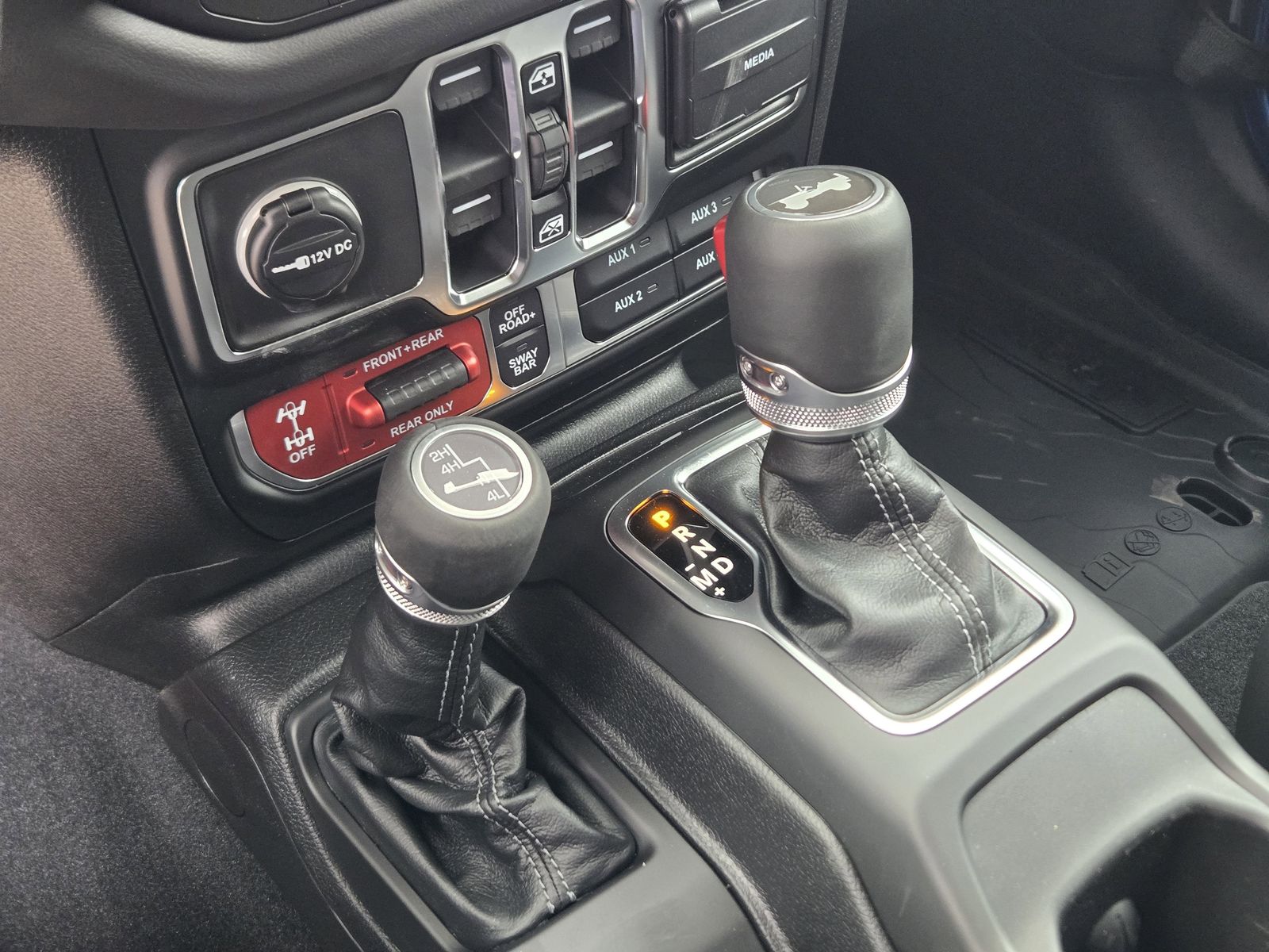 New 2026 Hydro Blue Pearlcoat Jeep 4-DOOR RUBICON image 18