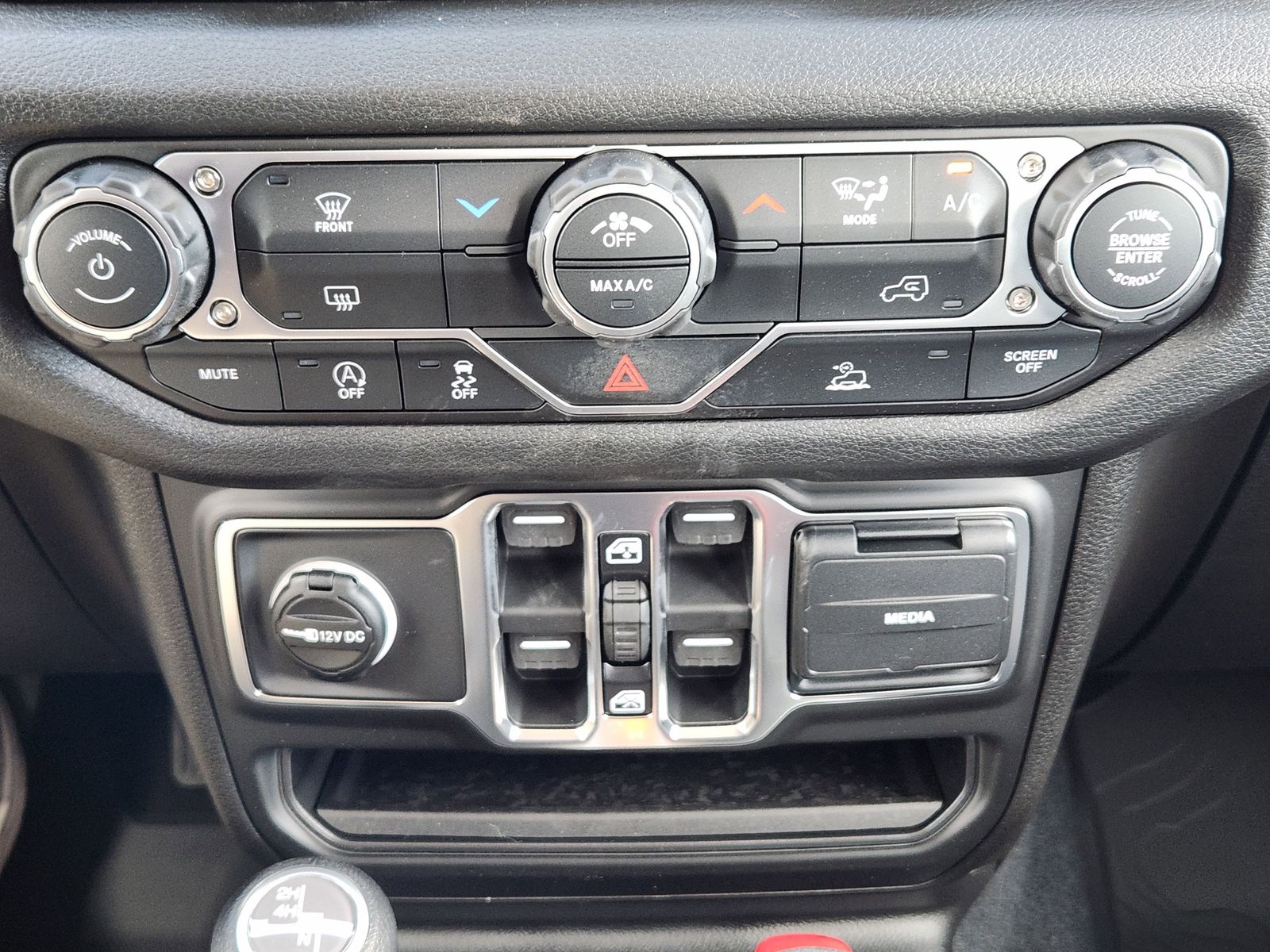 New 2026 Bright White Jeep 4-DOOR SPORT image 19