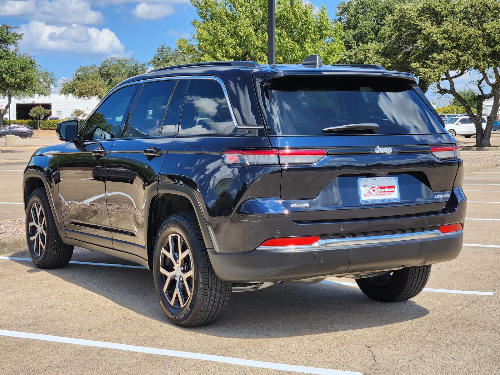 Used 2024 Midnight Sky Jeep Limited image 4