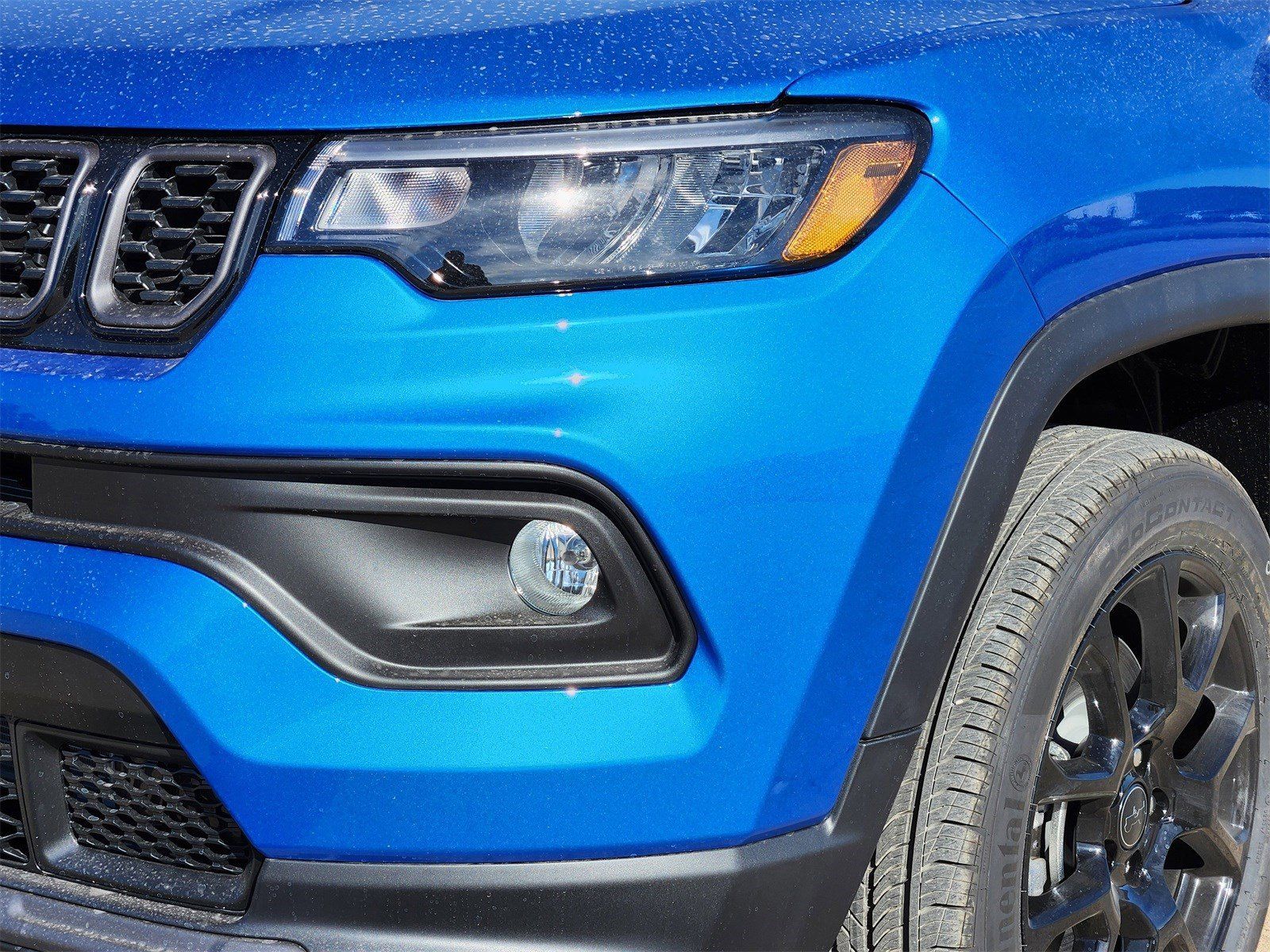 New 2026 Hydro Blue Pearlcoat Jeep LATITUDE ALTITUDE 4X4 image 8