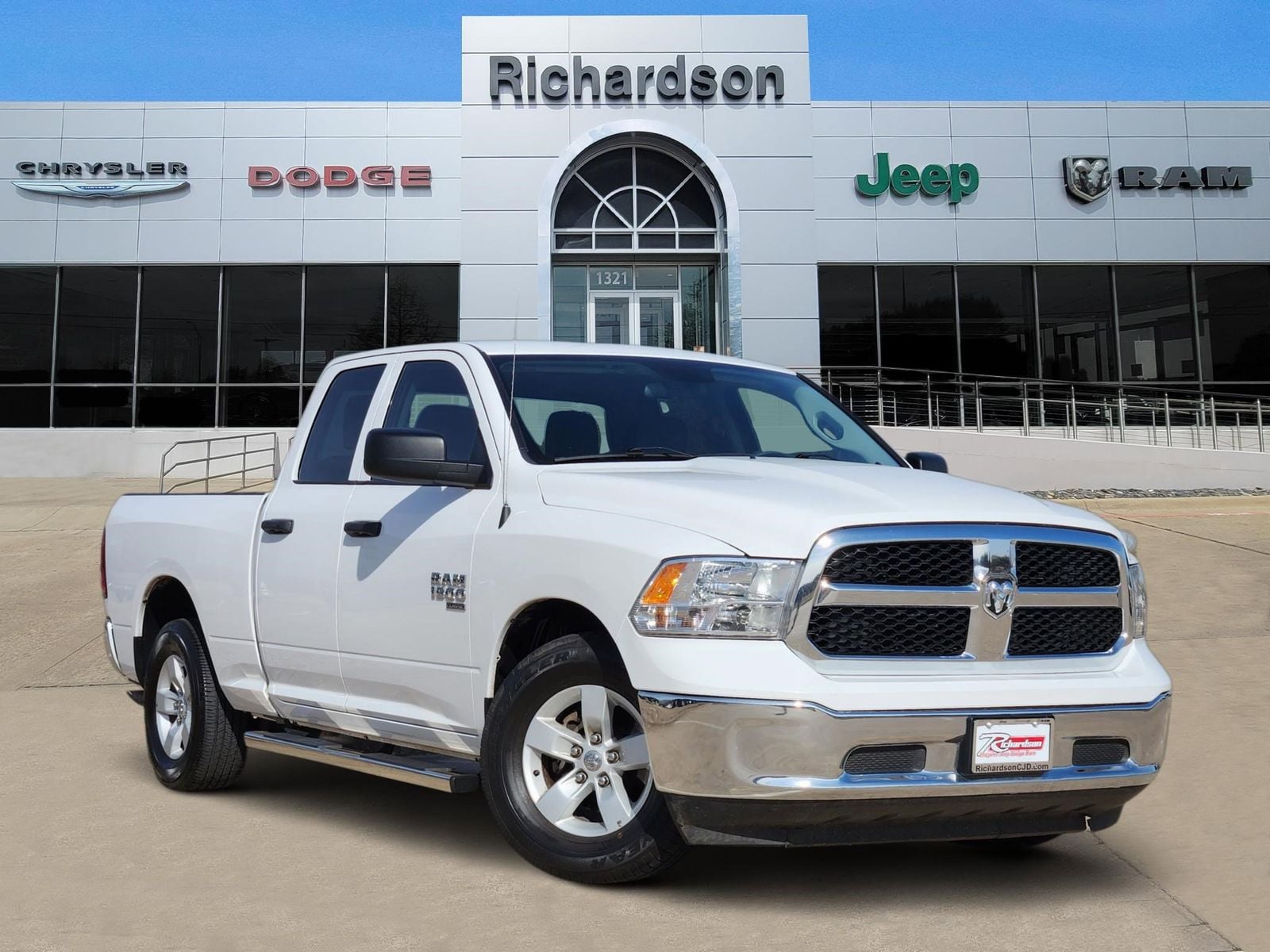 2024 RAM Ram 1500 Classic SLT