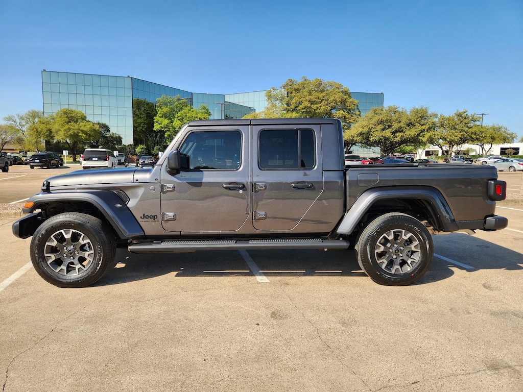 New 2026 Jeep Gladiator SAHARA 4X4 Pickup