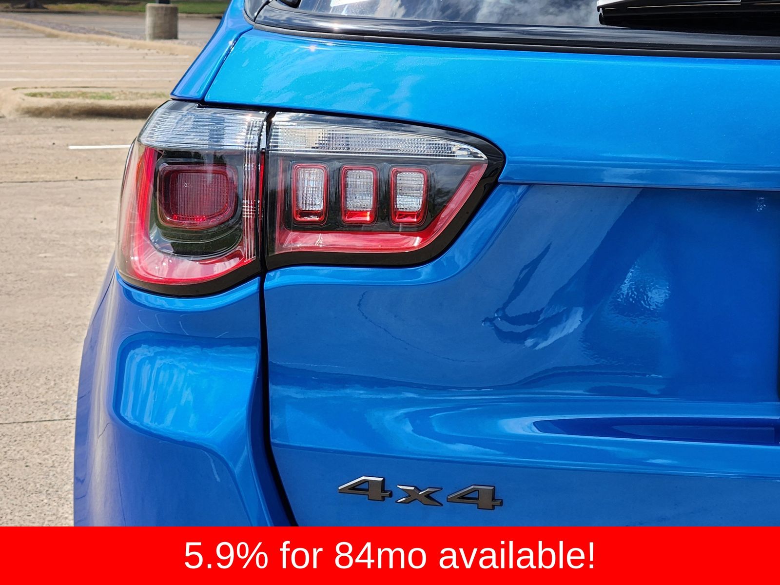 New 2026 Hydro Blue Pearlcoat Jeep LATITUDE ALTITUDE 4X4 image 15