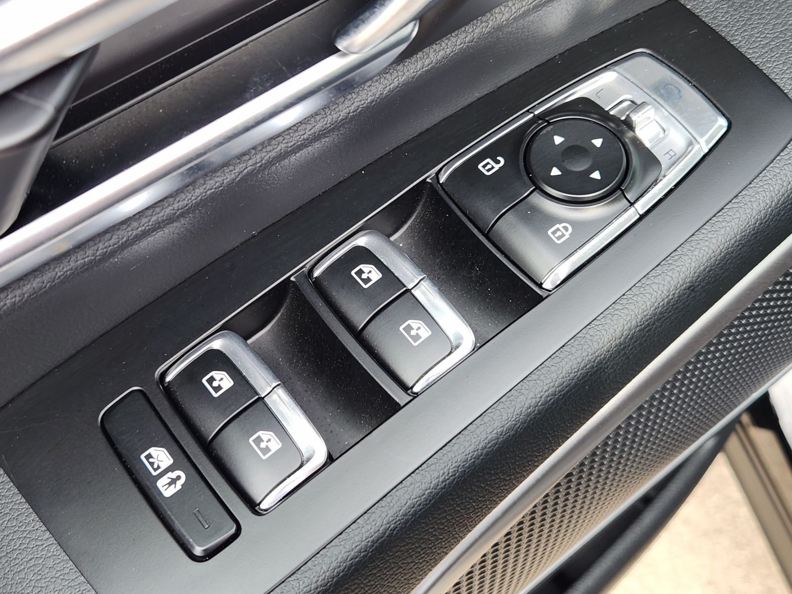 Used 2025 Ebony Black Kia EX image 31