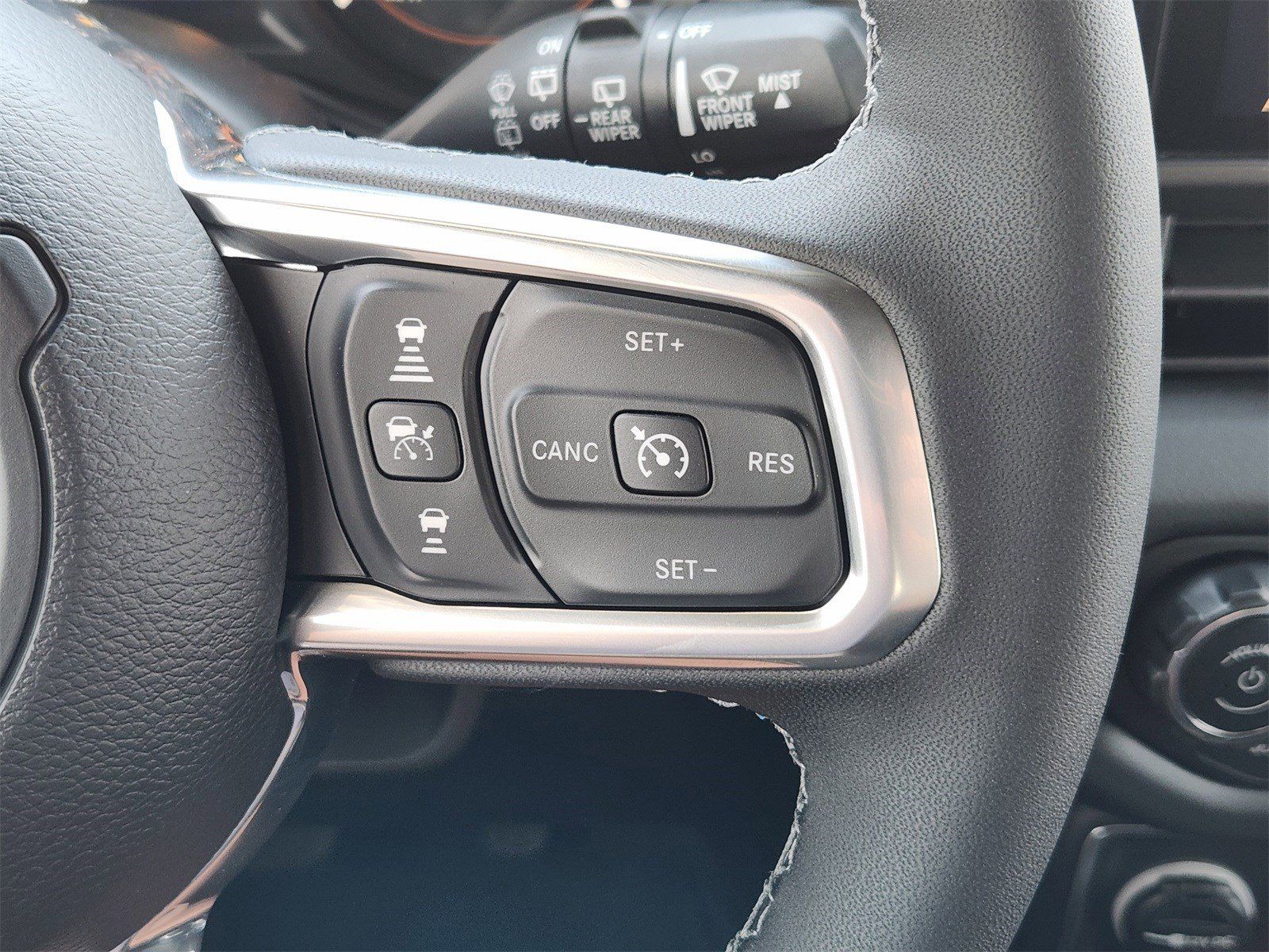 New 2026 Bright White Jeep 4-DOOR SAHARA image 40