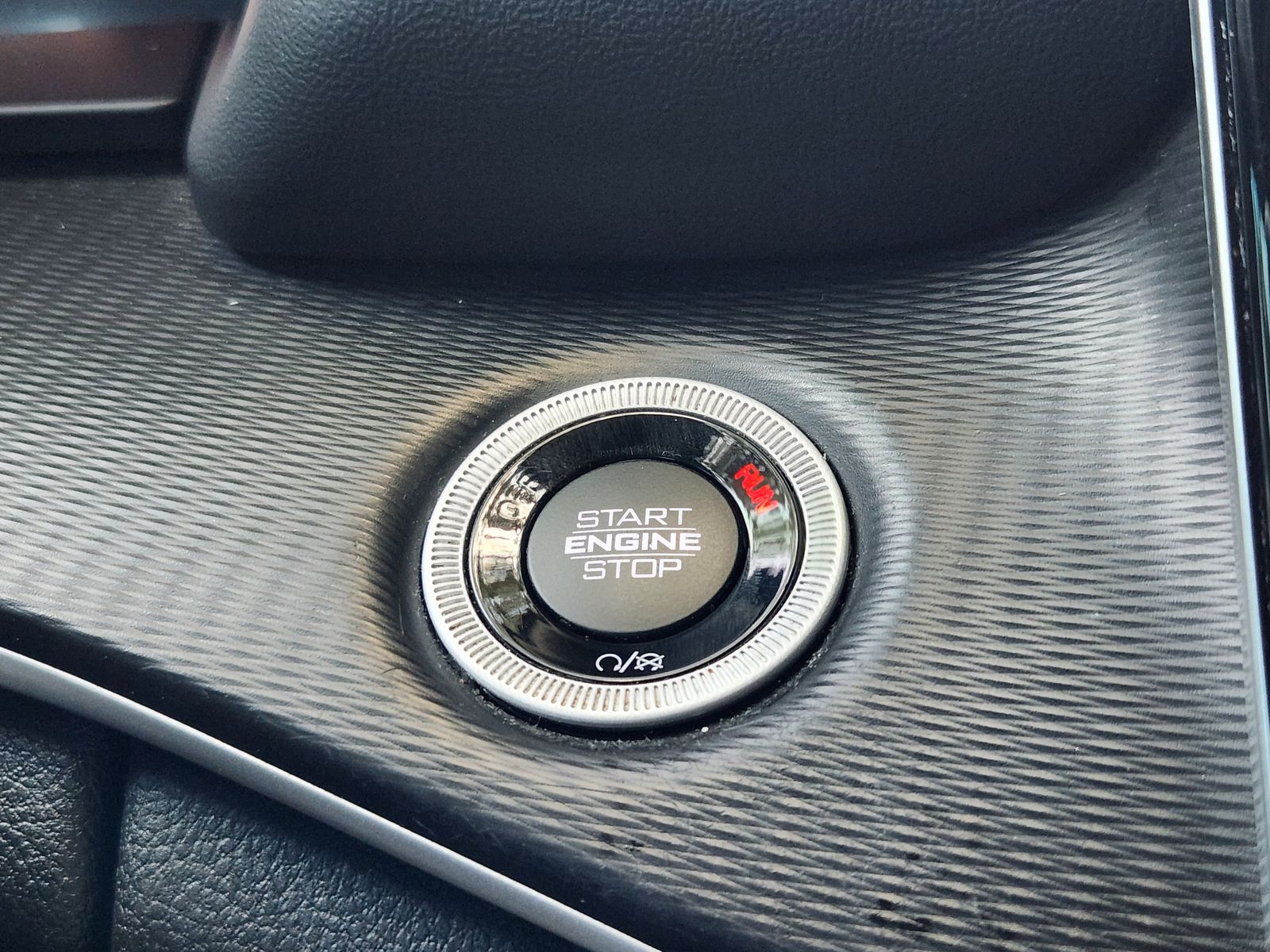 Used 2024 Silver Zynith Jeep Laredo image 28