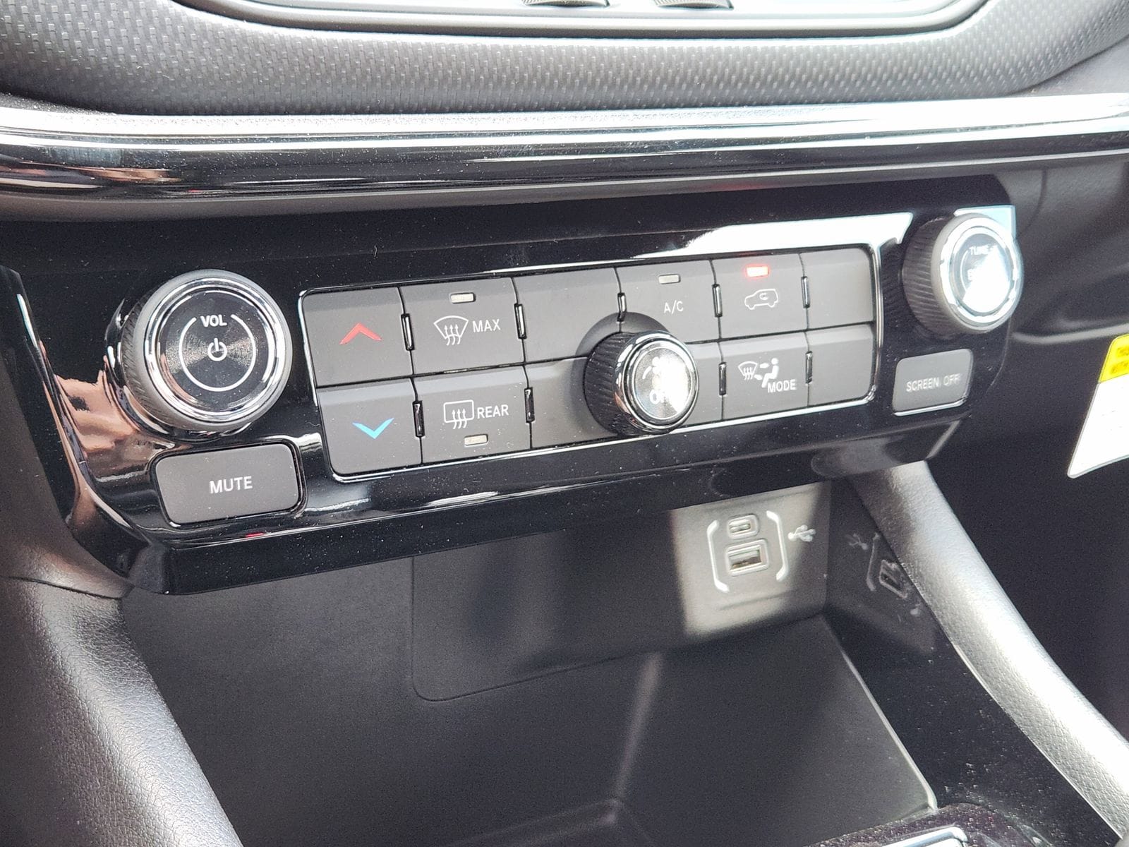 New 2026 Hydro Blue Pearlcoat Jeep LATITUDE ALTITUDE 4X4 image 27