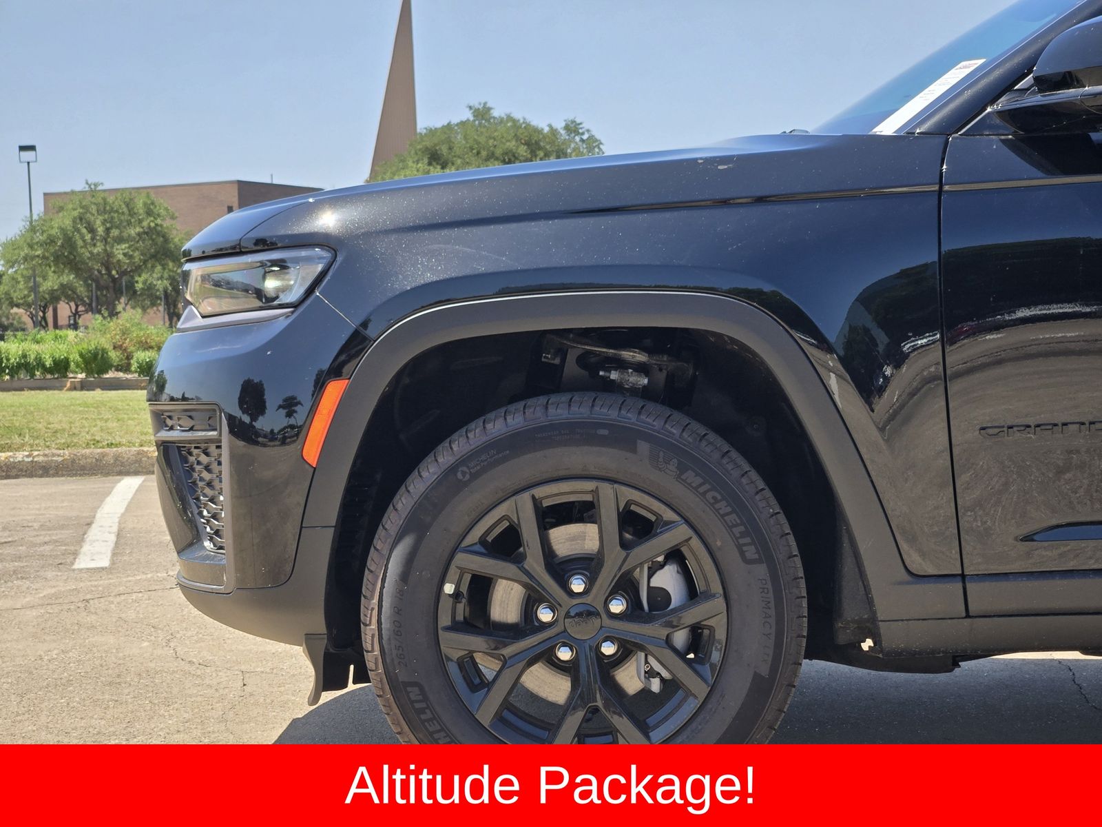 New 2026 Diamond Black Crystal Pearlcoat Jeep LAREDO ALTITUDE 4X4 image 11