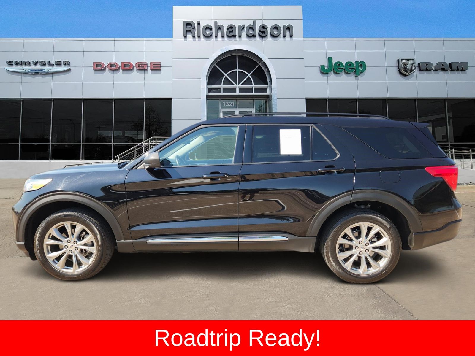 Used 2024 Black Metallic Ford XLT image 3