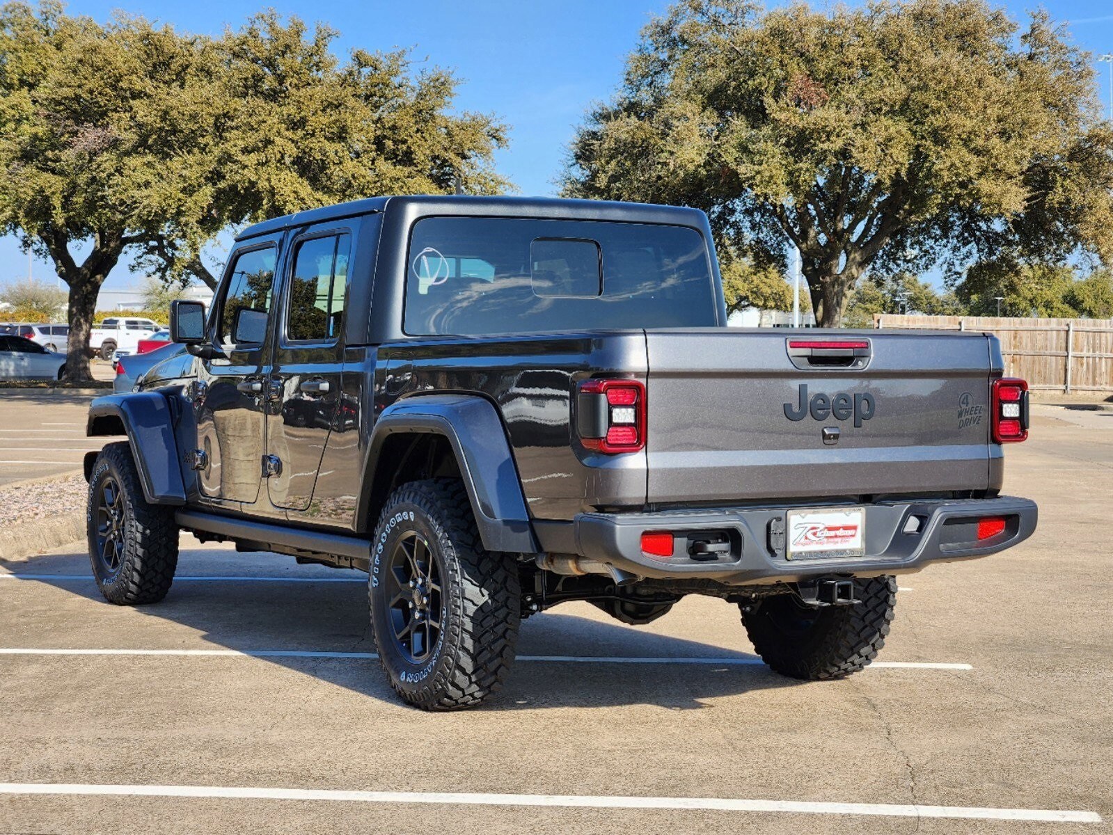 2025 Jeep Gladiator Willys photo 4