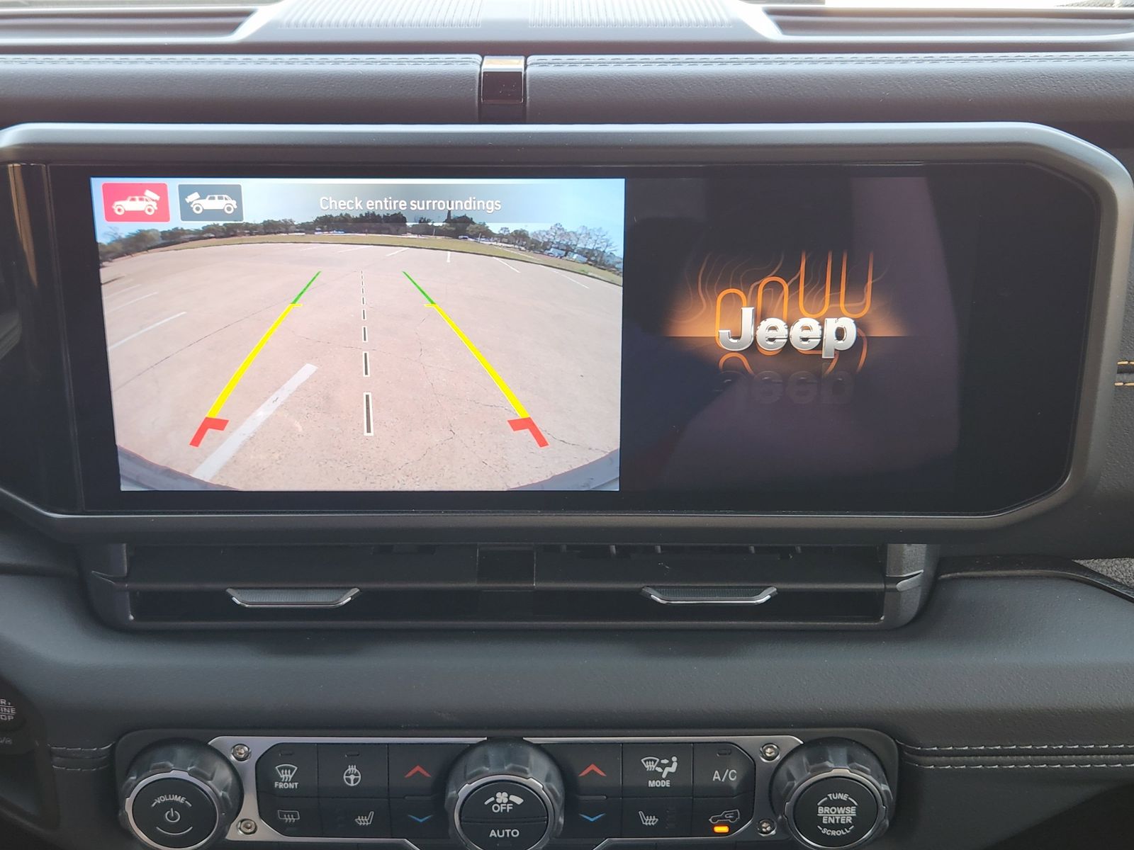 New 2026 Bright White Jeep 4-DOOR SAHARA image 26