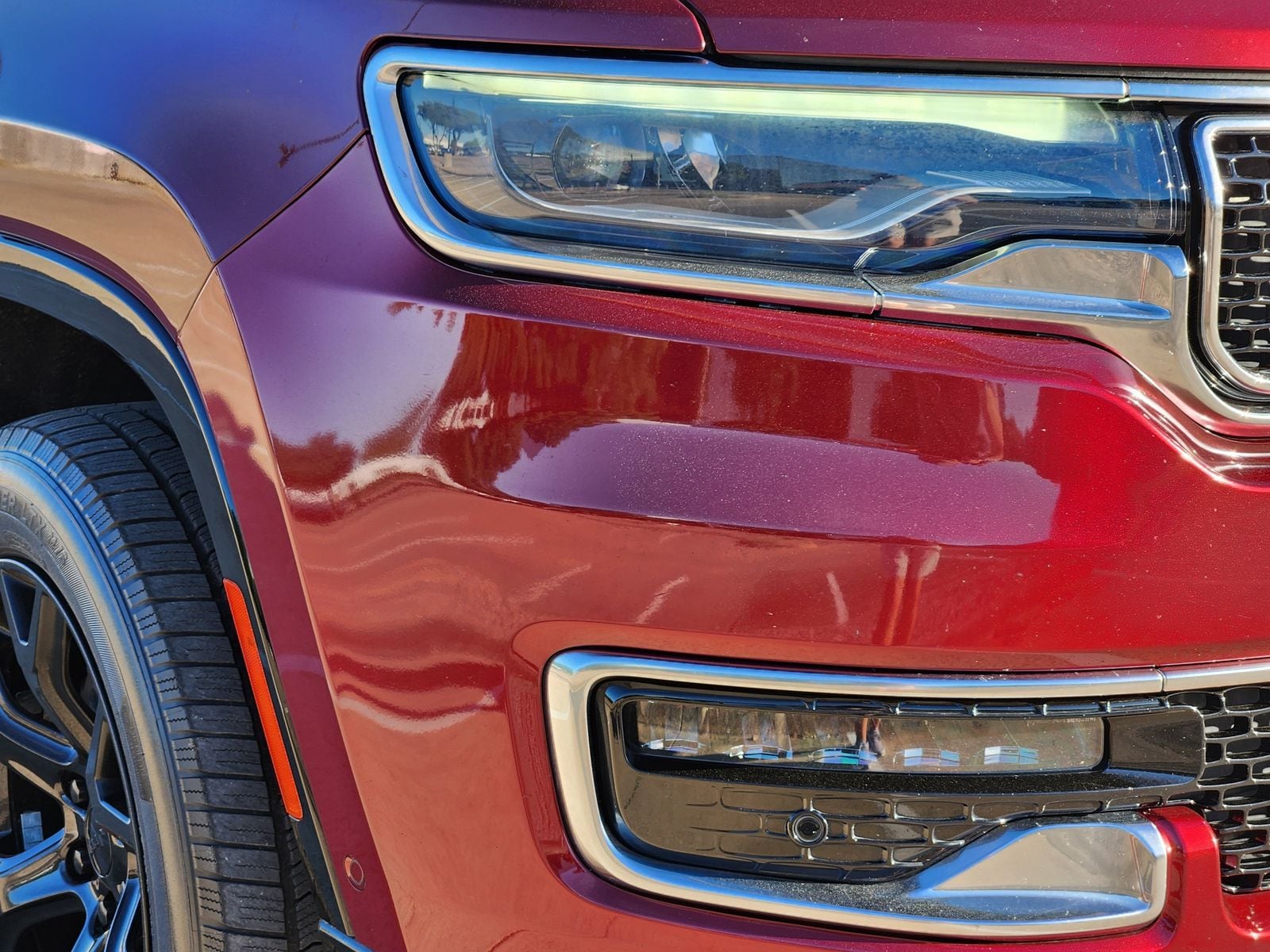 Used 2022 Velvet Red Pearlcoat Jeep Series II image 9