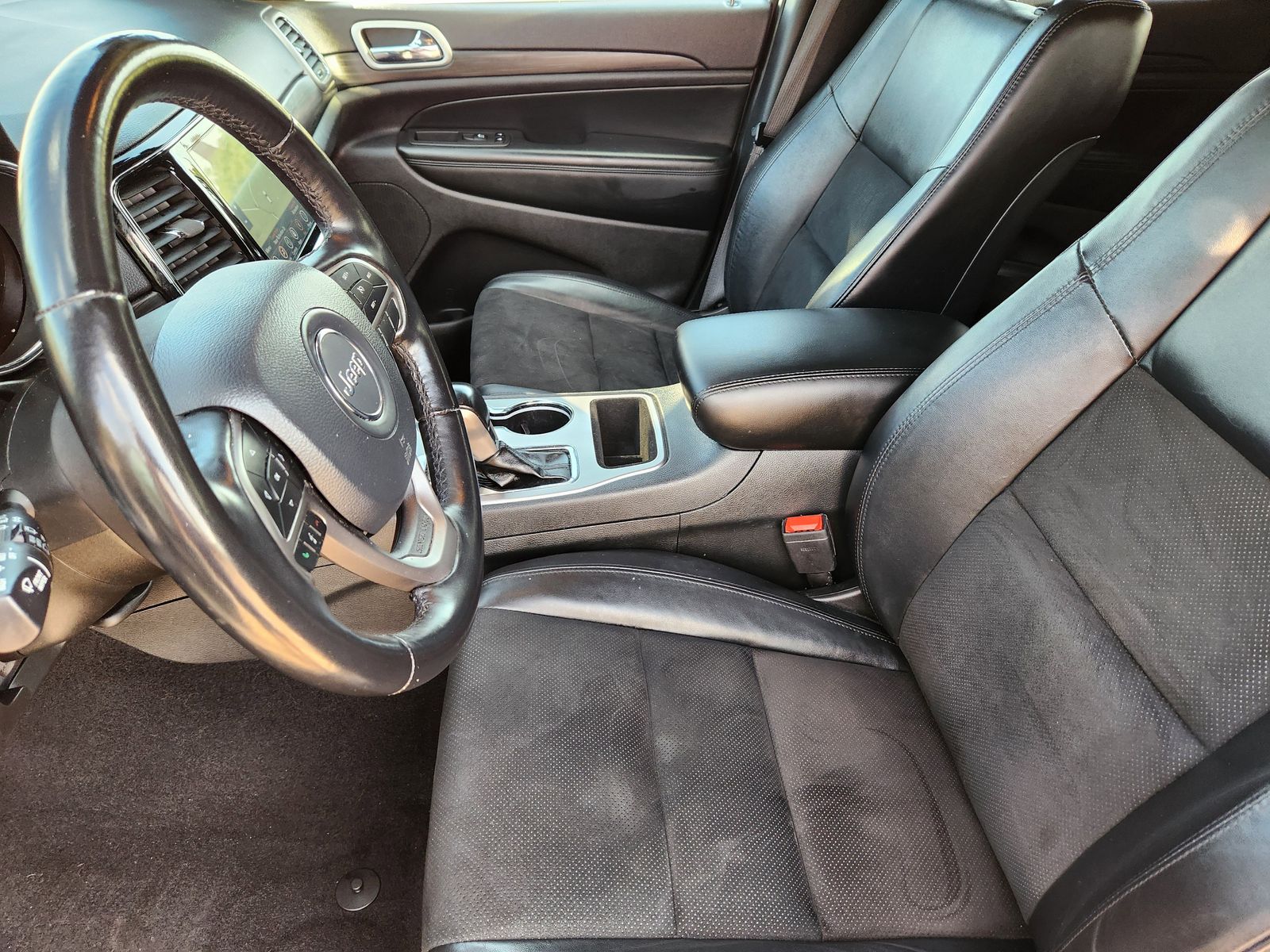 Used 2020 Sting-Gray Clearcoat Jeep Laredo image 22