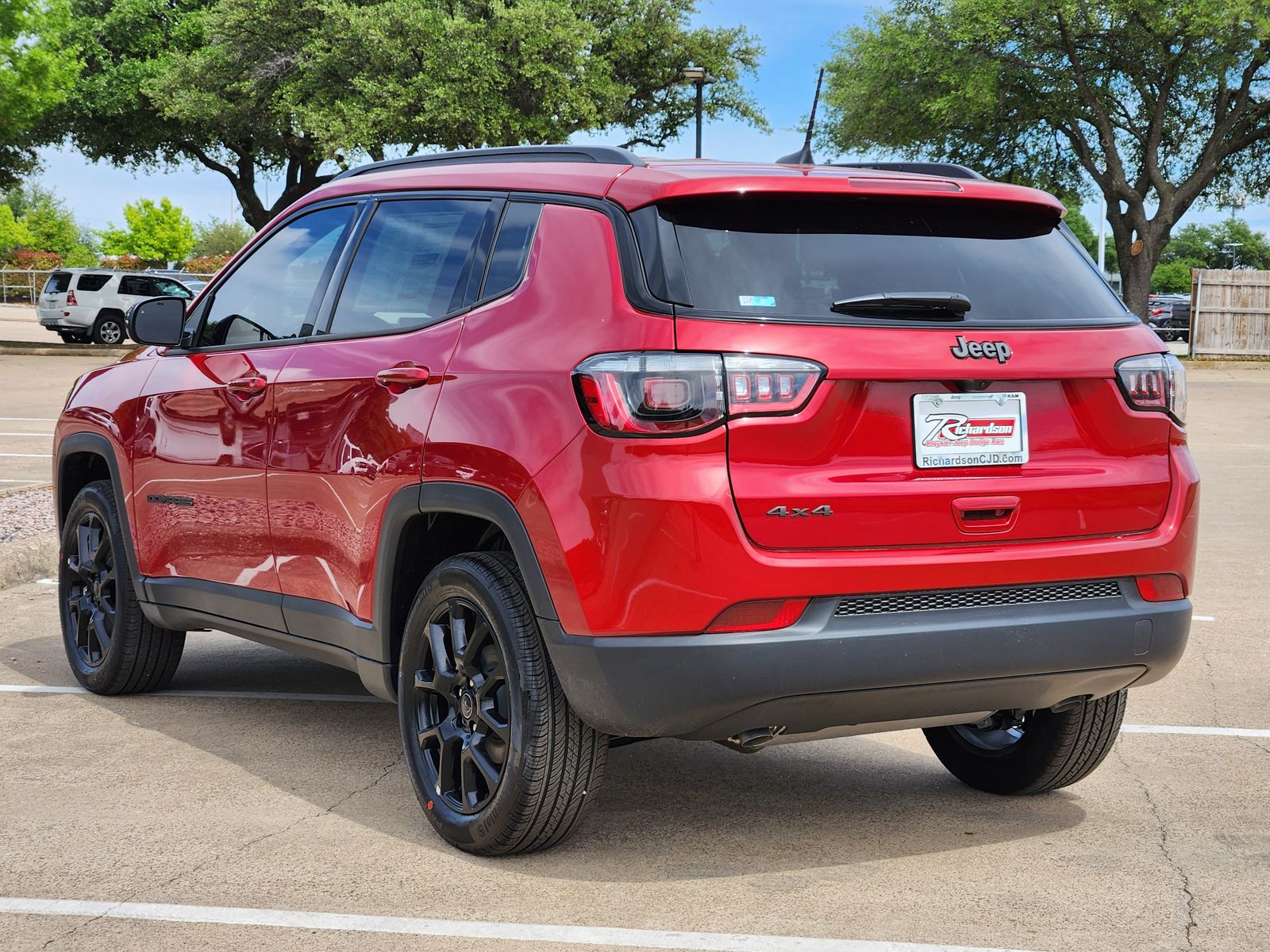New 2026 Red Hot Pearlcoat Jeep LATITUDE ALTITUDE 4X4 image 4