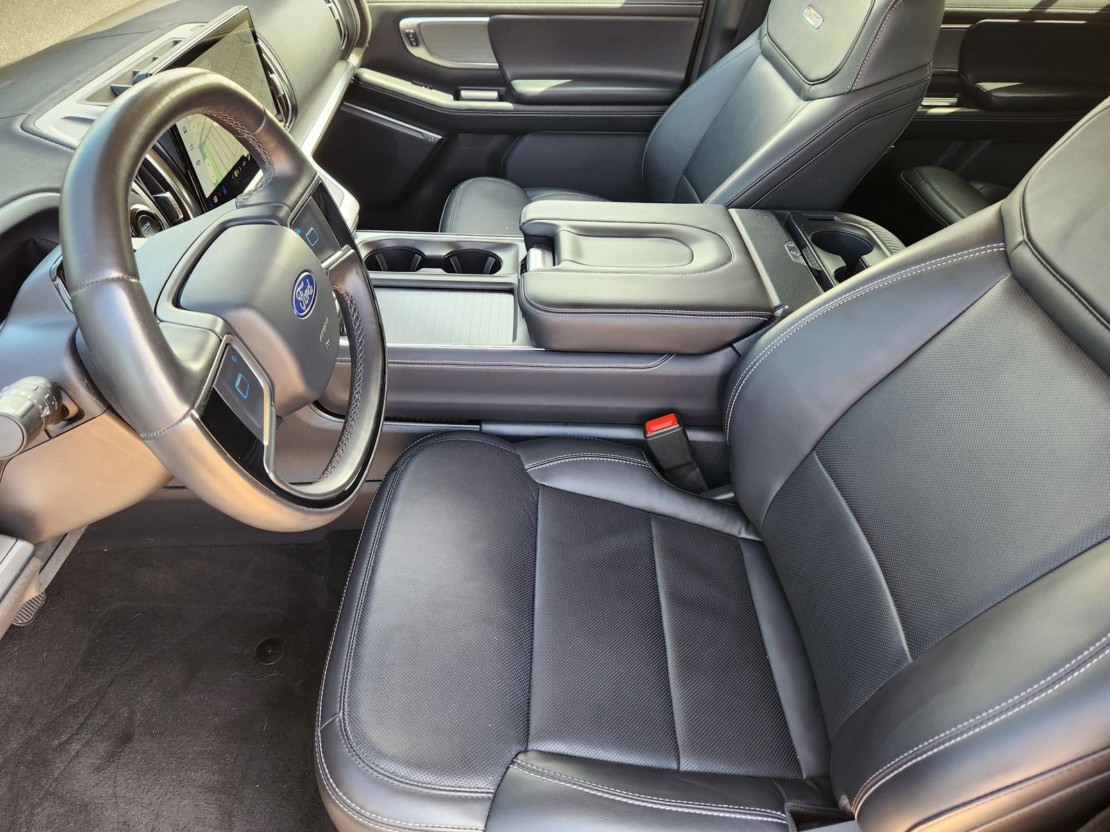 Used 2025 Gray Metallic Ford Platinum image 23